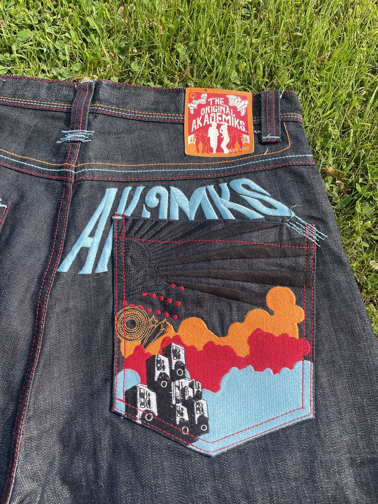 Akademiks Vintage Y2K Akademiks Baggy Embroidered Denim Jean Shorts Size US 34 / EU 50 - 4 Thumbnail
