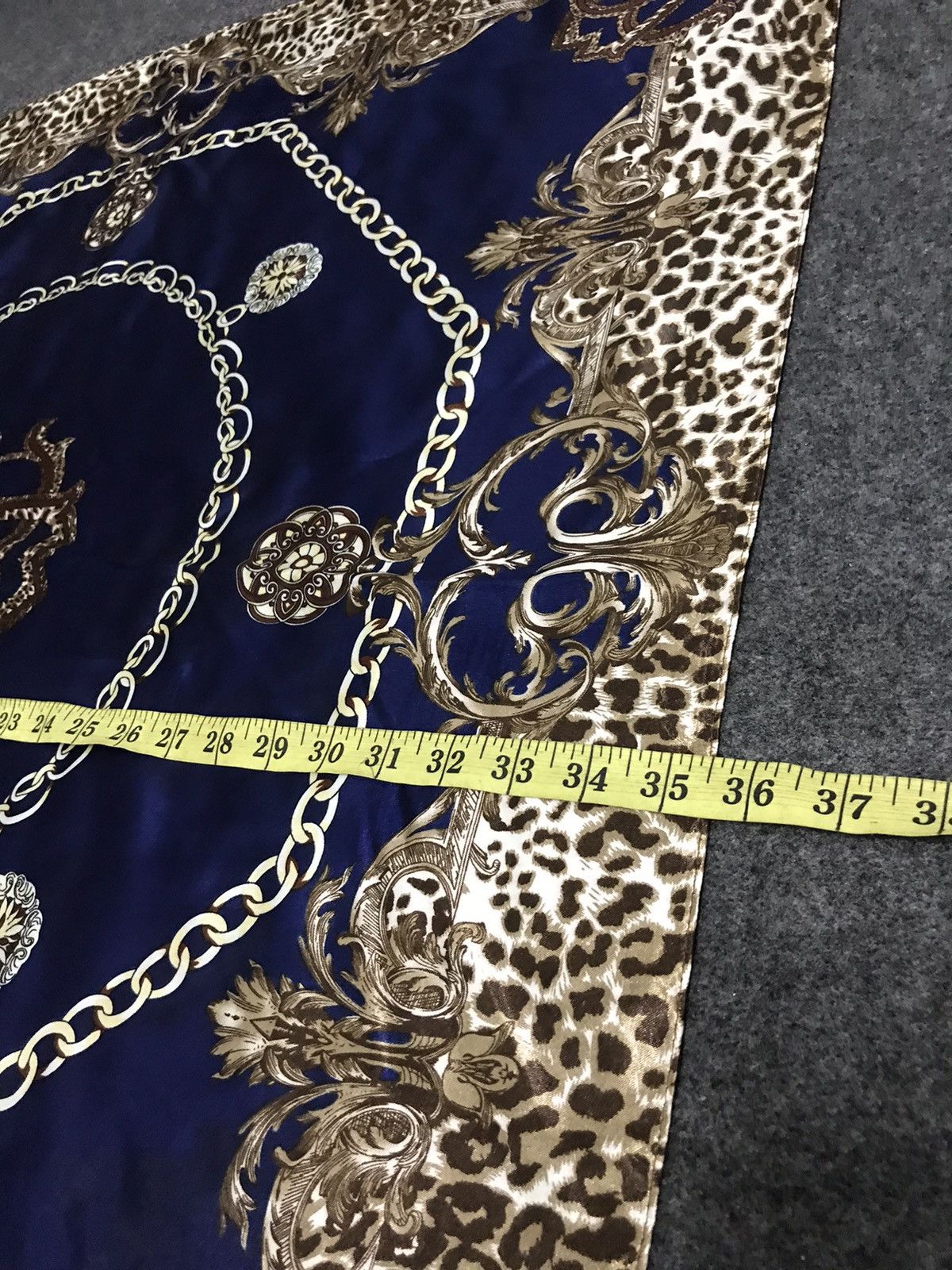 Other × Vintage Vintage WD-NY Silk Scarf Leopard Art Baroque Nice Design Size ONE SIZE - 4 Thumbnail