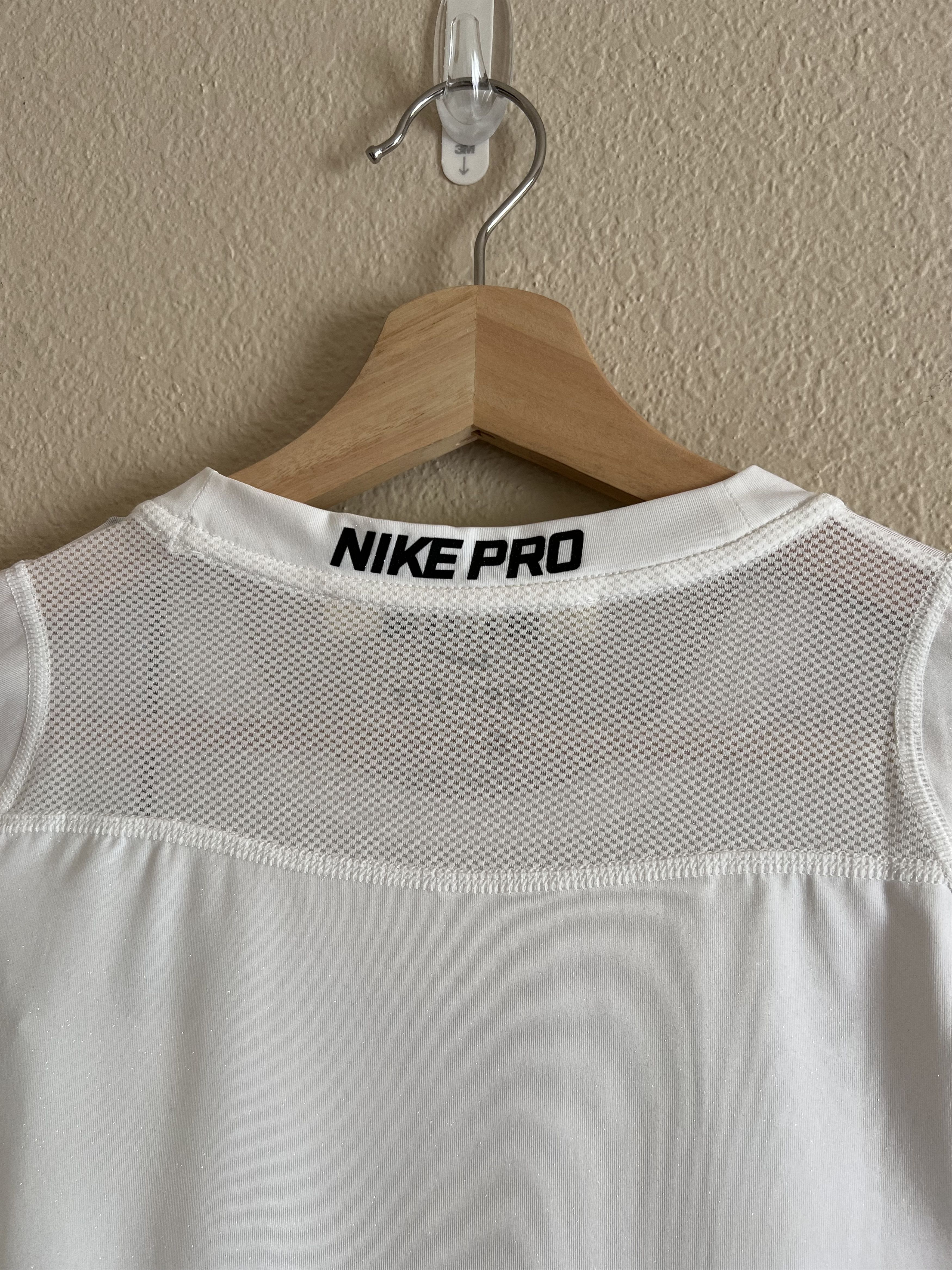 1017 ALYX 9SM × Nike 1017 Alyx 9SM Nike Glitter Dri Fit Tee White Size US XXL / EU 58 / 5 - 5 Thumbnail