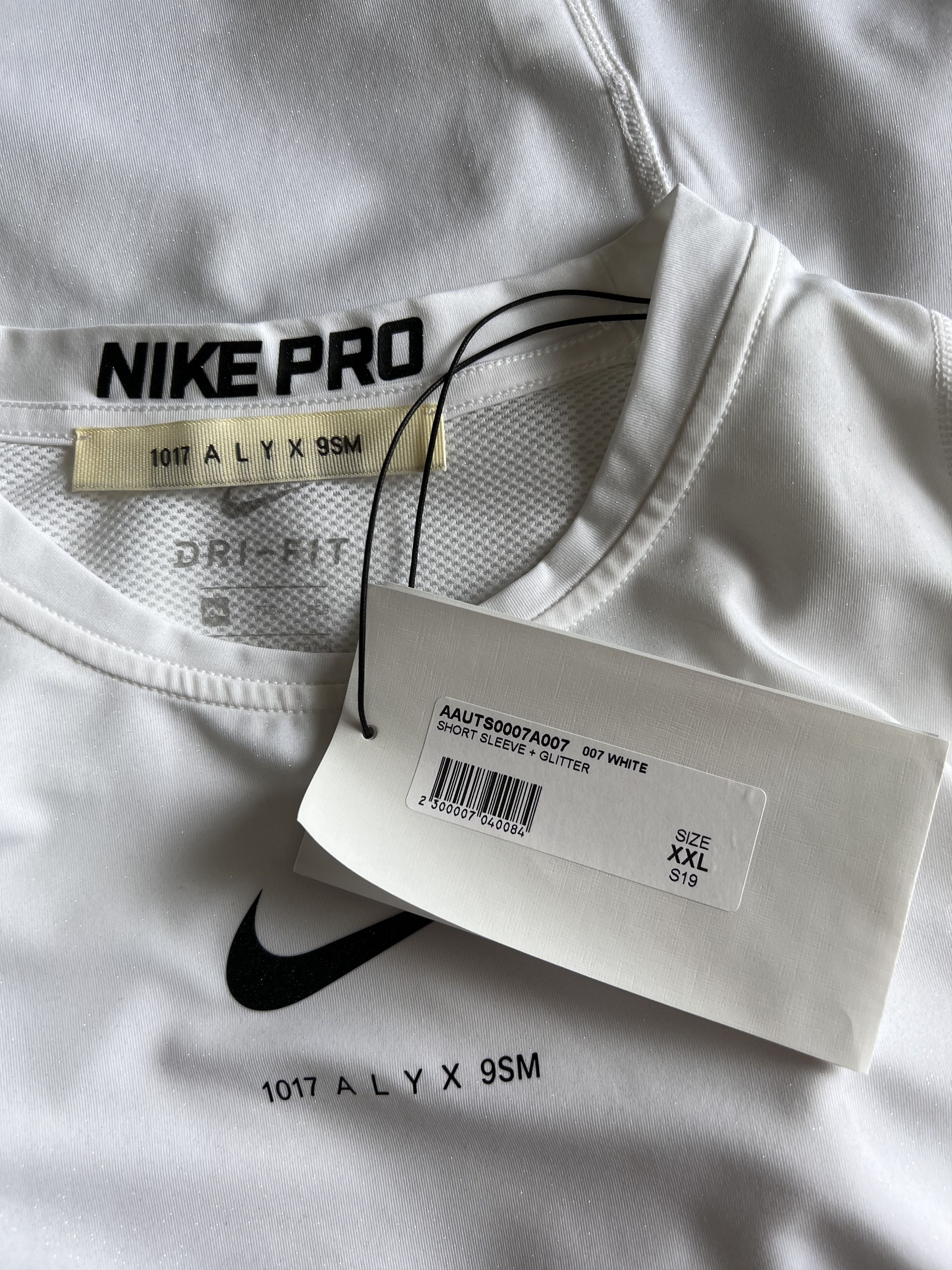 1017 ALYX 9SM × Nike 1017 Alyx 9SM Nike Glitter Dri Fit Tee White Size US XXL / EU 58 / 5 - 6 Thumbnail