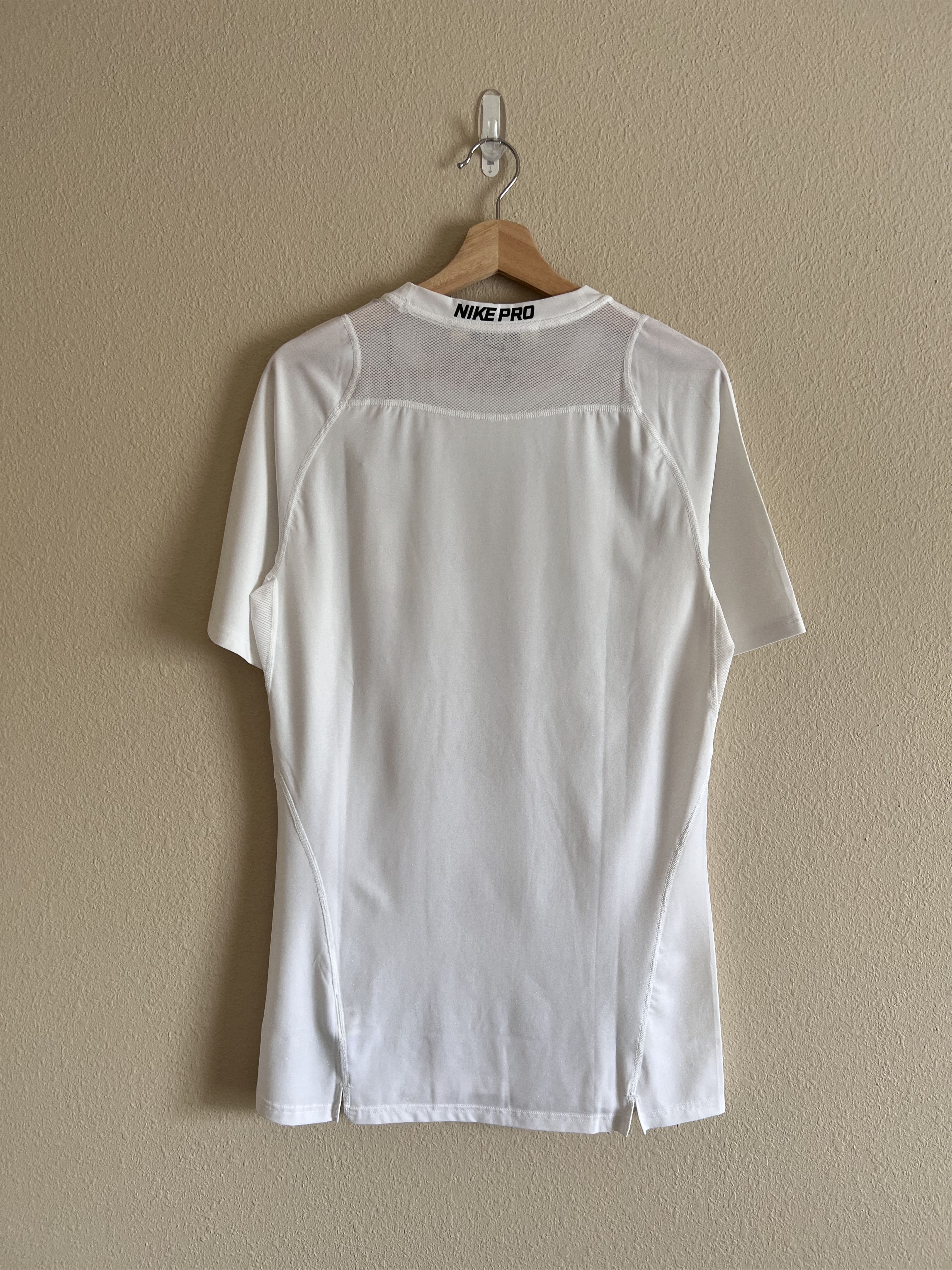 1017 ALYX 9SM × Nike 1017 Alyx 9SM Nike Glitter Dri Fit Tee White Size US XXL / EU 58 / 5 - 3 Thumbnail