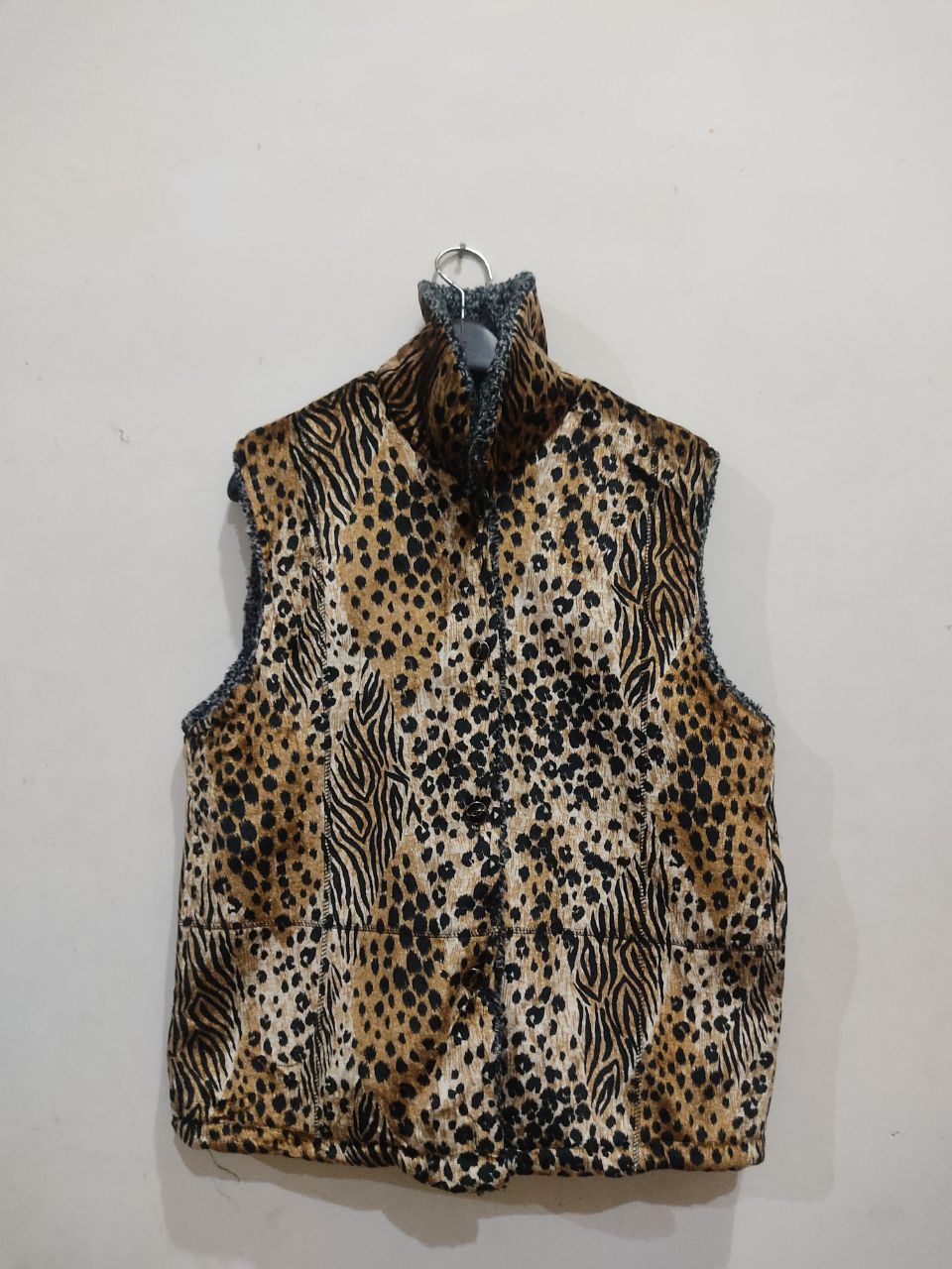 Japanese Brand × Vintage Vintage Leopard Puffer Vest Size US L / EU 52-54 / 3 - 1 Thumbnail