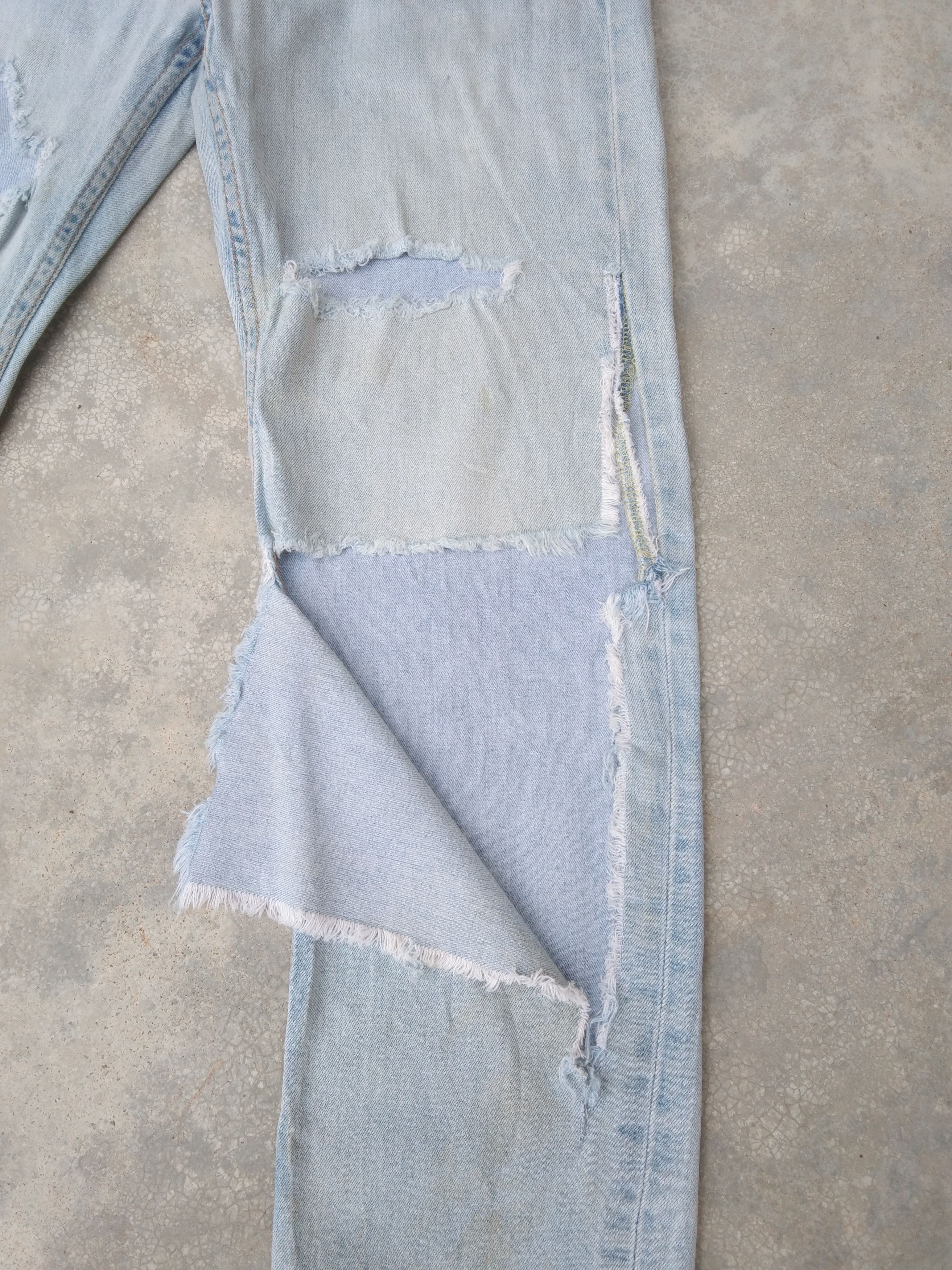 Jean × Levi's × Vintage Vintage Levi's Jeans 514 Ripped Distressed Jeans 30x32 Size US 30 / EU 46 - 5 Thumbnail