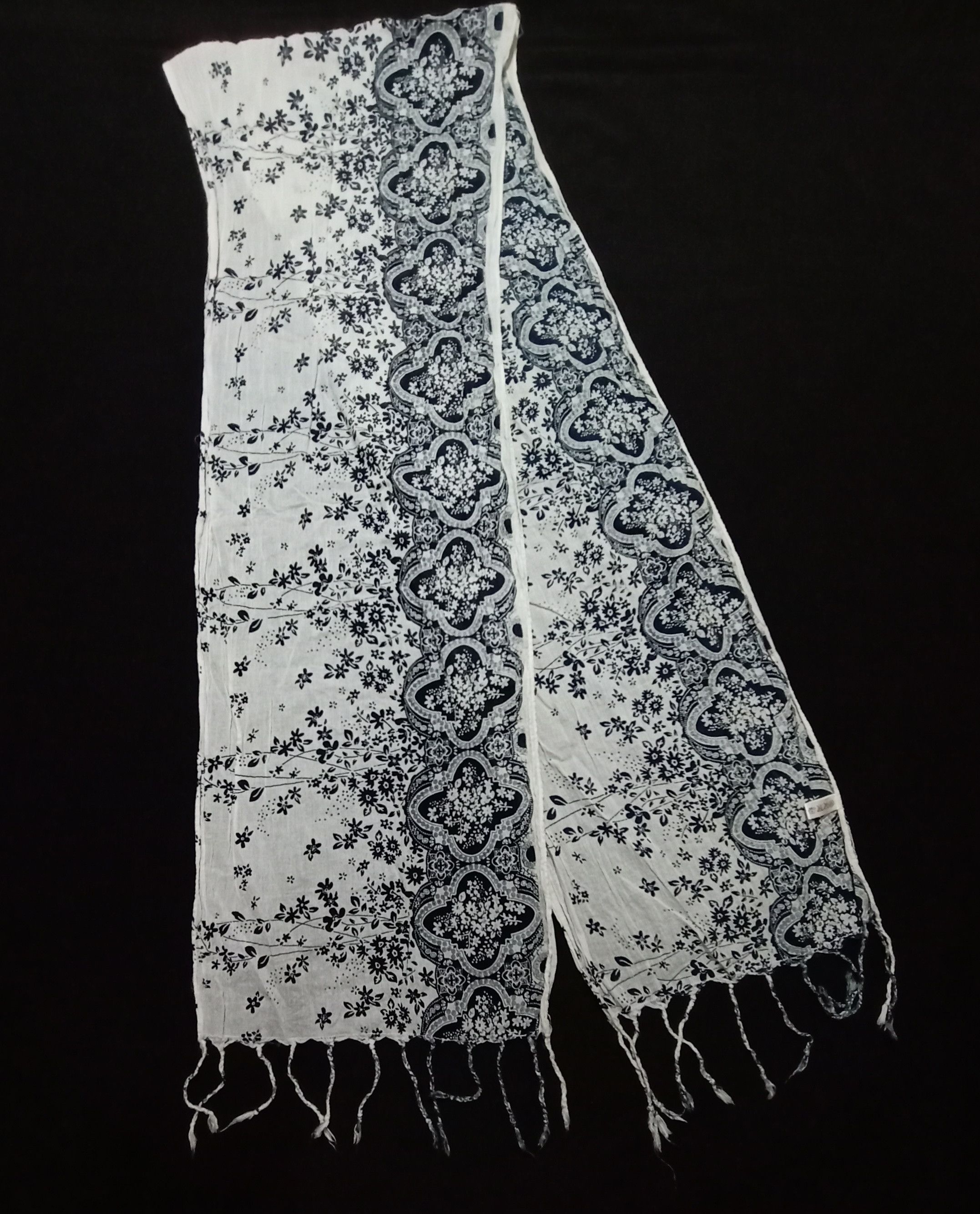 Japanese Brand Floral Scarf Muffler Nice Design 69 x 12 Size ONE SIZE - 1 Thumbnail