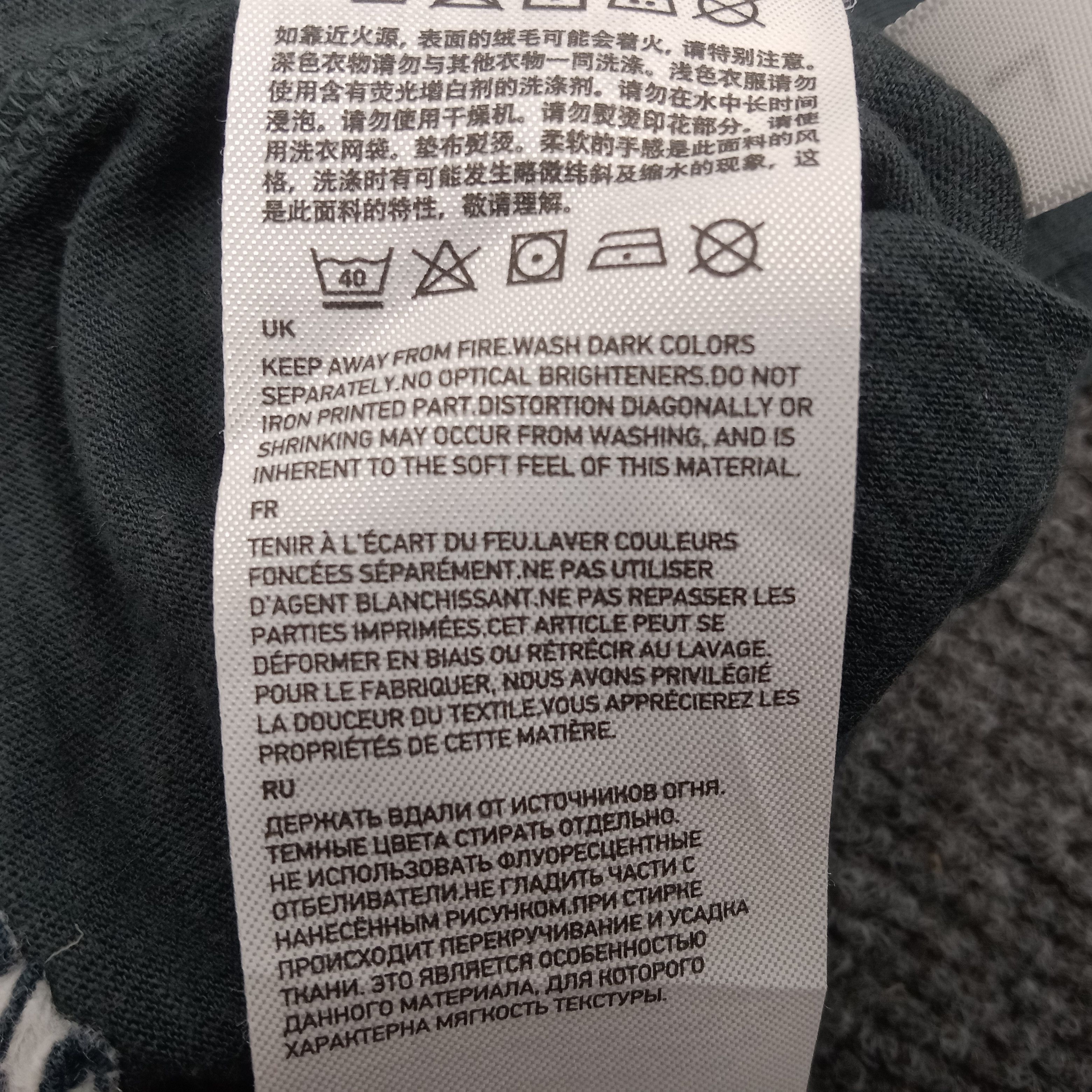 Japanese Brand Undercover x Uniqlo Japanese Brand Tshirt Size US M / EU 48-50 / 2 - 5 Thumbnail