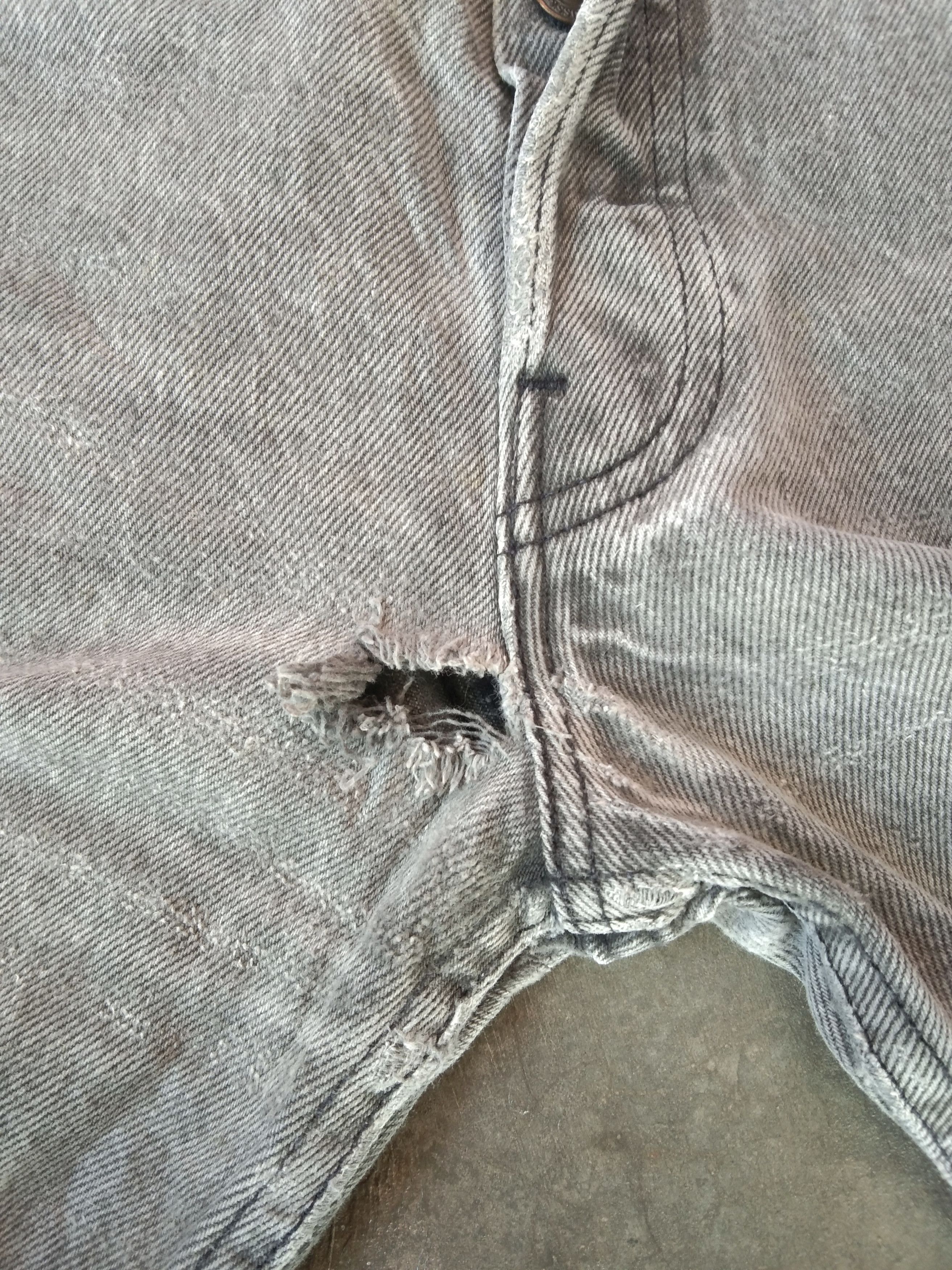Levi's 90s Vintage Levi's 501 Made In USA Distressed Jeans 32x31 Size US 32 / EU 48 - 6 Thumbnail