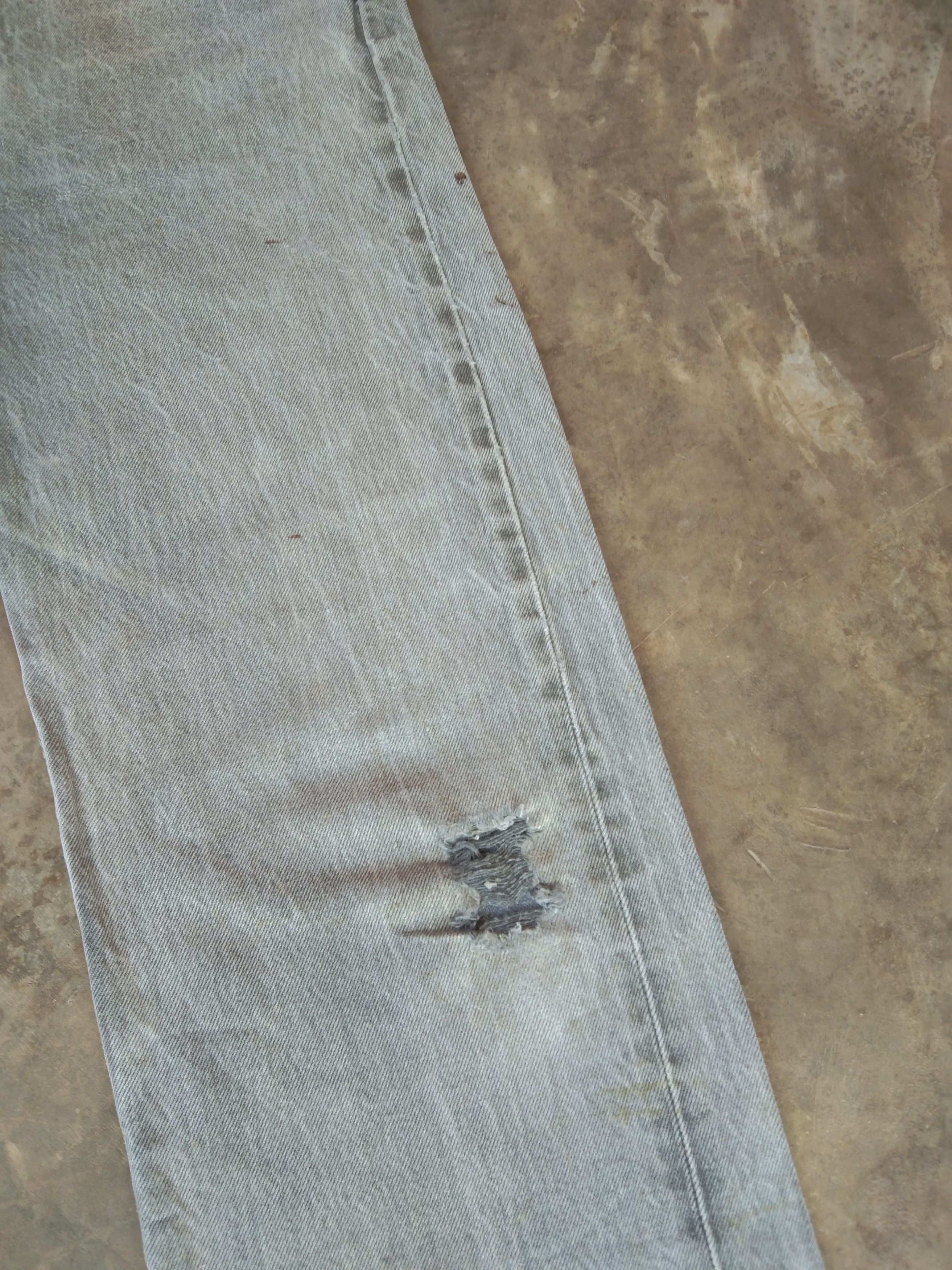 Levi's 90s Vintage Levi's 501 Made In USA Distressed Jeans 32x31 Size US 32 / EU 48 - 8 Thumbnail