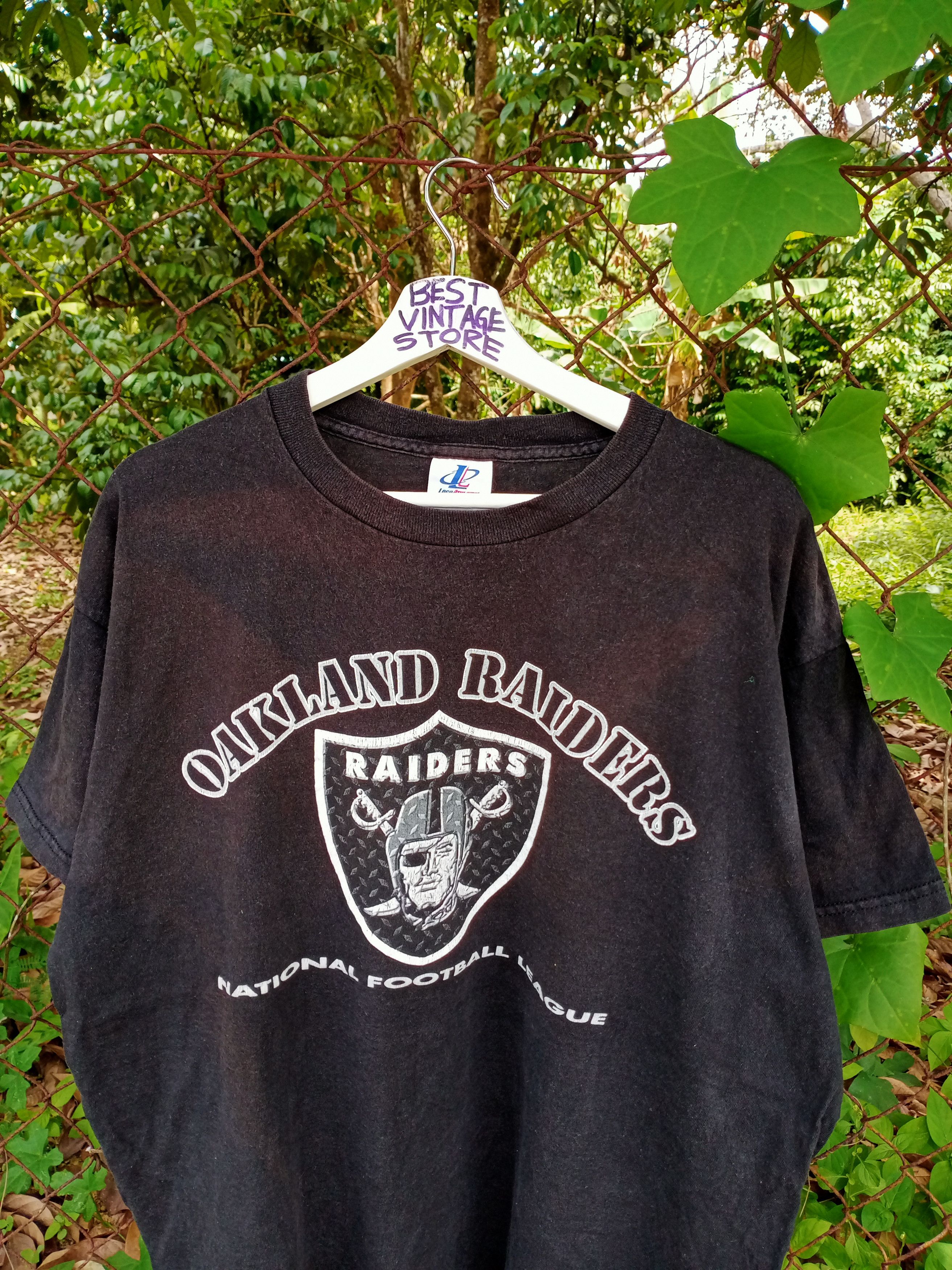 NFL Rare Vintage 90s Oakland Raiders Big logo Distressed Tee Size US XL / EU 56 / 4 - 1 Thumbnail