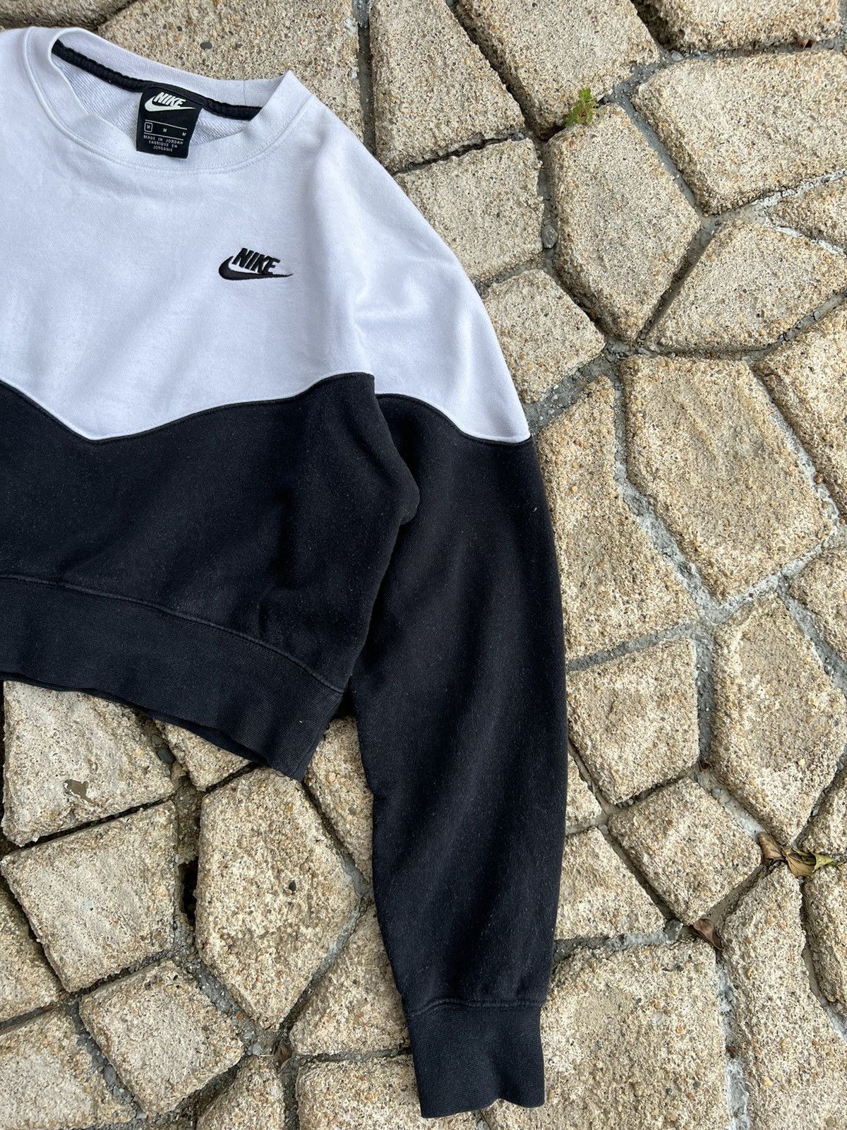 Nike 🔥Nike V Pattern Cropped Sweatshirts Size M / US 6-8 / IT 42-44 - 3 Thumbnail