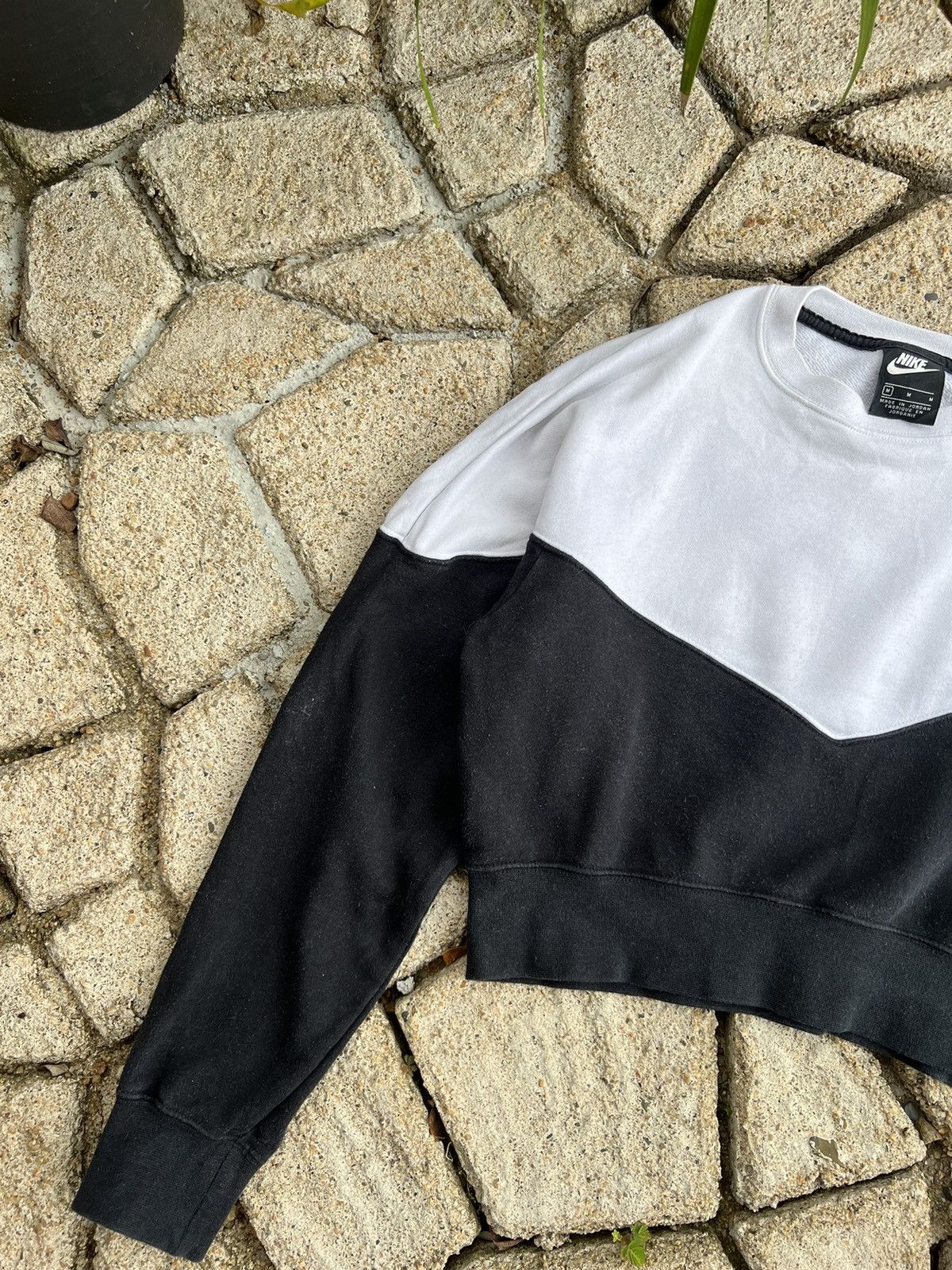 Nike 🔥Nike V Pattern Cropped Sweatshirts Size M / US 6-8 / IT 42-44 - 2 Thumbnail