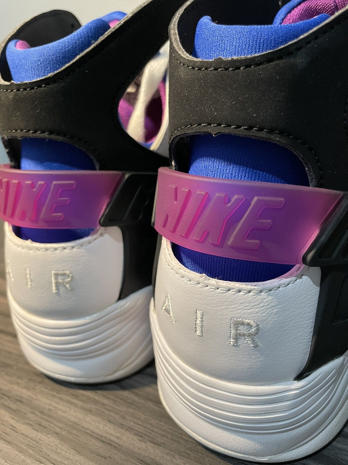 Nike NIKE 2014 OG Air Flight Huarache Size US 9 / EU 42 - 5 Thumbnail