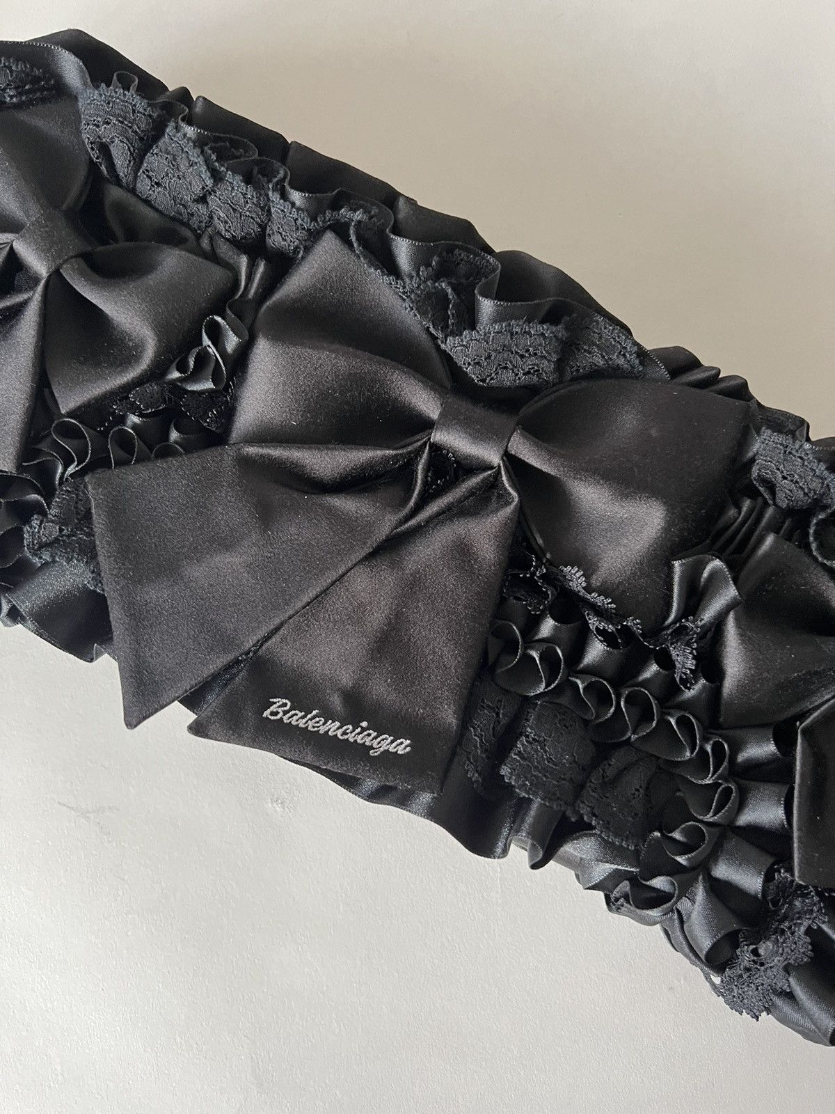 Balenciaga ❤️‍🔥RUNWAY❤️‍🔥Balenciaga Ruffled Satin Clutch Bag Size ONE SIZE - 4 Thumbnail