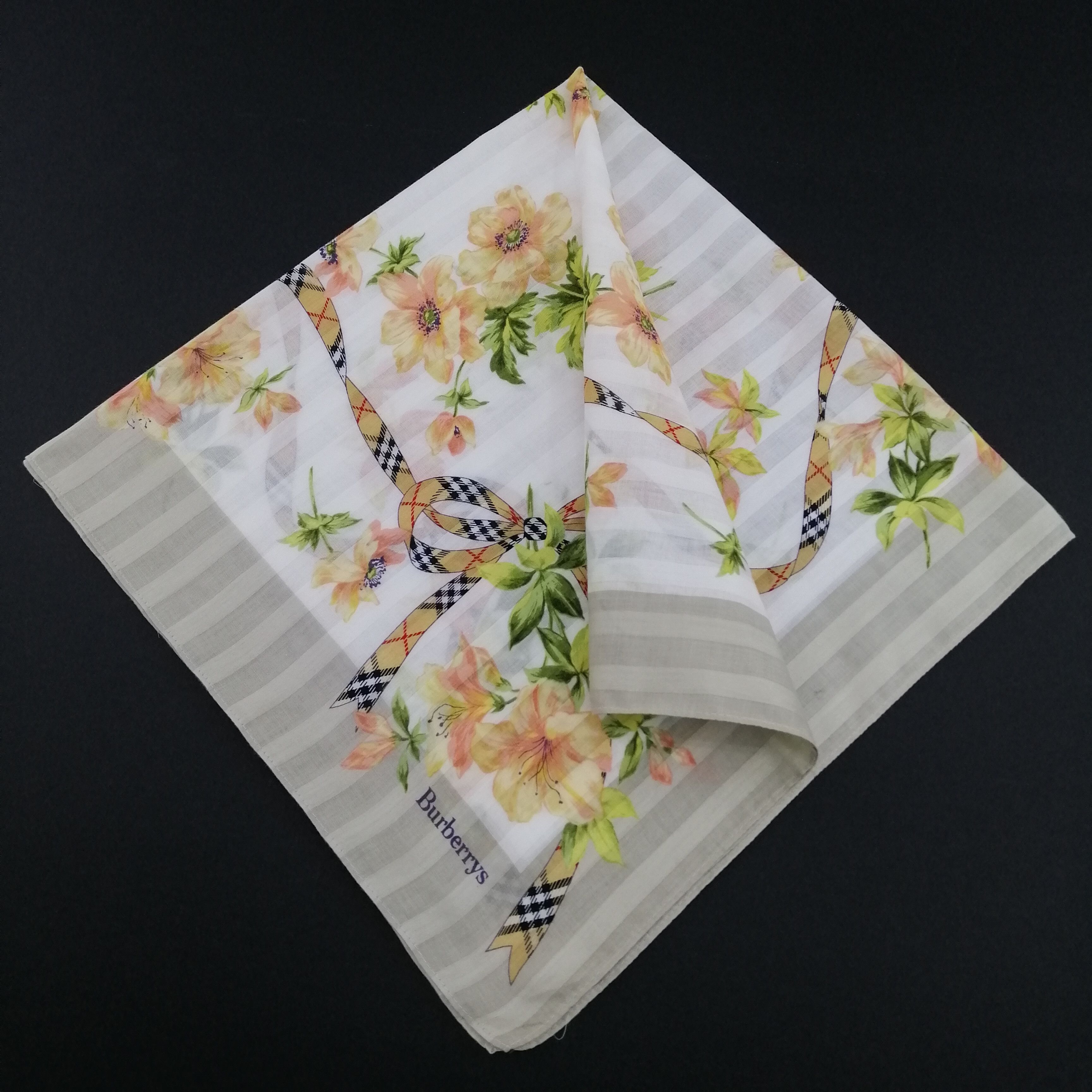 Burberry Vintage Burberry Handkerchief/Neckerchief/Scarves-KD1075 Size ONE SIZE - 1 Thumbnail