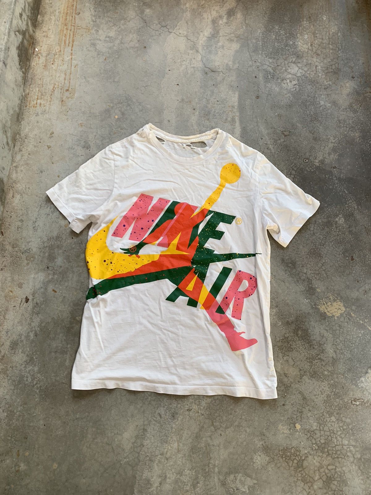 Vintage Thrashed DISTRESSED Nike Air Distressed Tshirt Size US L / EU 52-54 / 3 - 1 Thumbnail