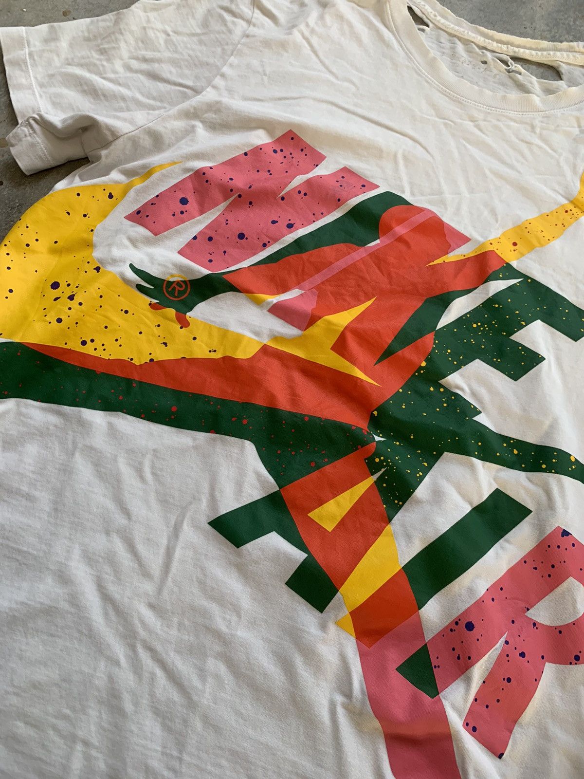 Vintage Thrashed DISTRESSED Nike Air Distressed Tshirt Size US L / EU 52-54 / 3 - 2 Thumbnail