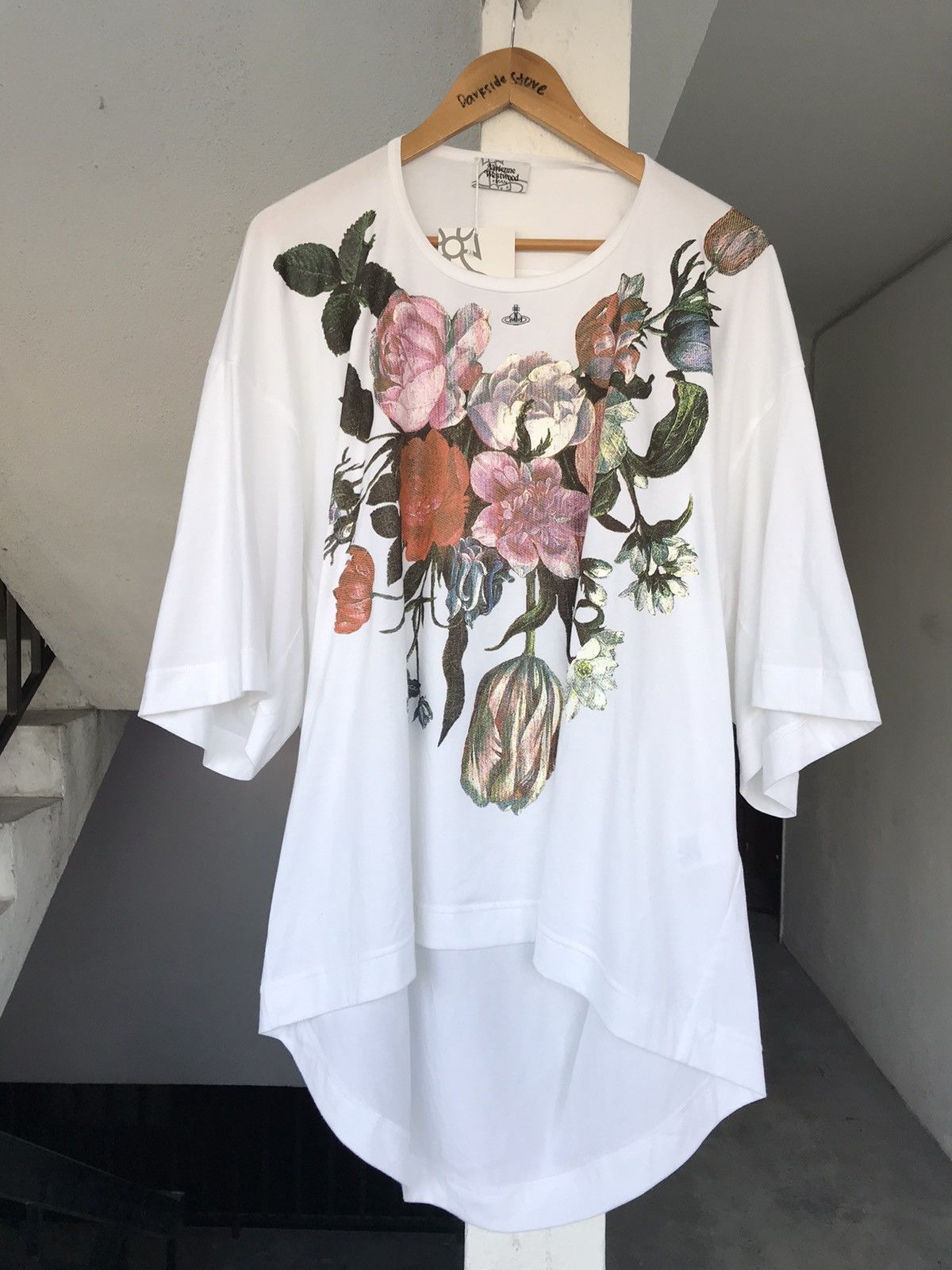 Vivienne Westwood Vivienne Westwood oversize Flowers tee Size US L / EU 52-54 / 3 - 1 Thumbnail
