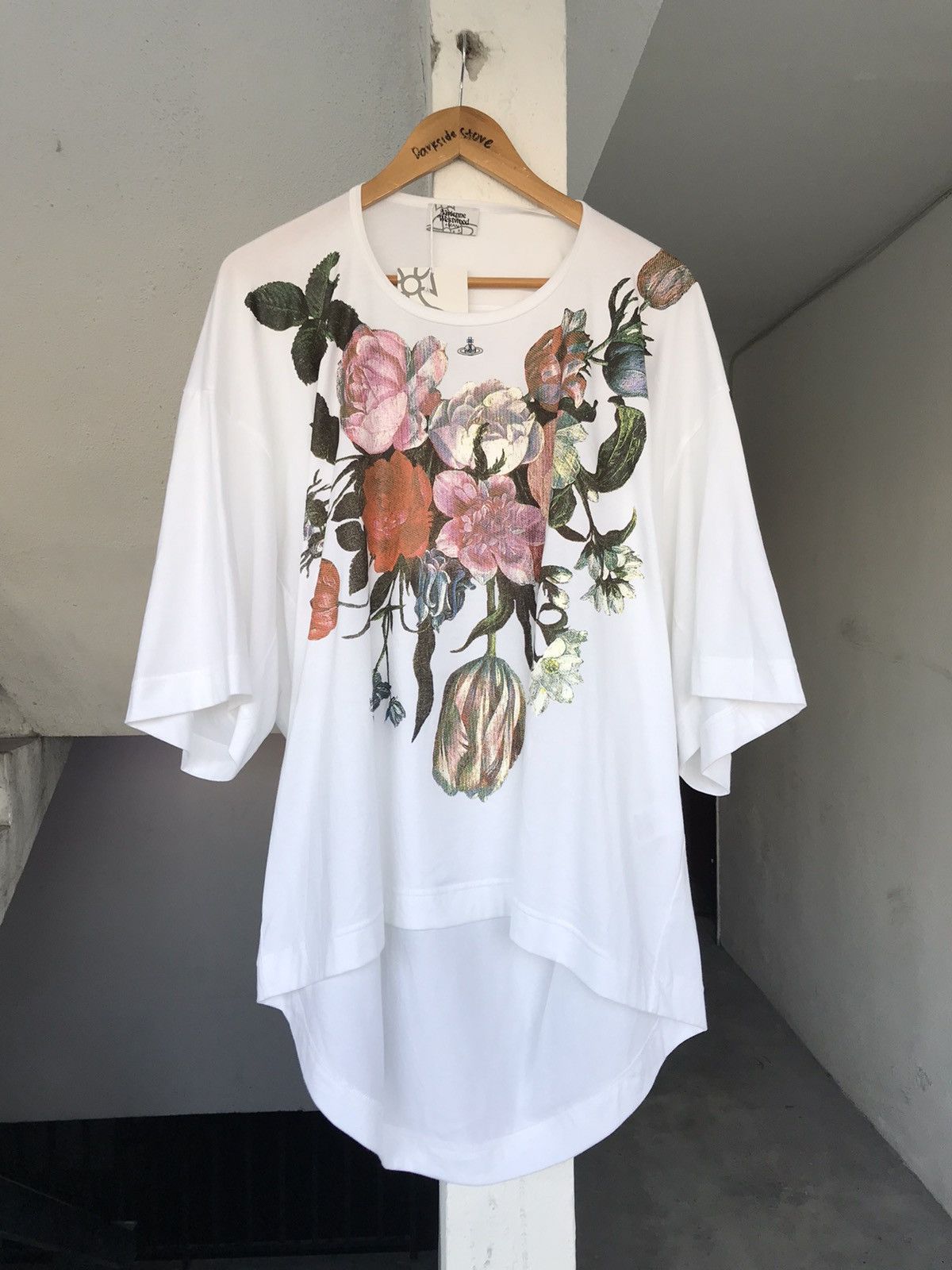 Vivienne Westwood Vivienne Westwood oversize Flowers tee Size US L / EU 52-54 / 3 - 3 Thumbnail