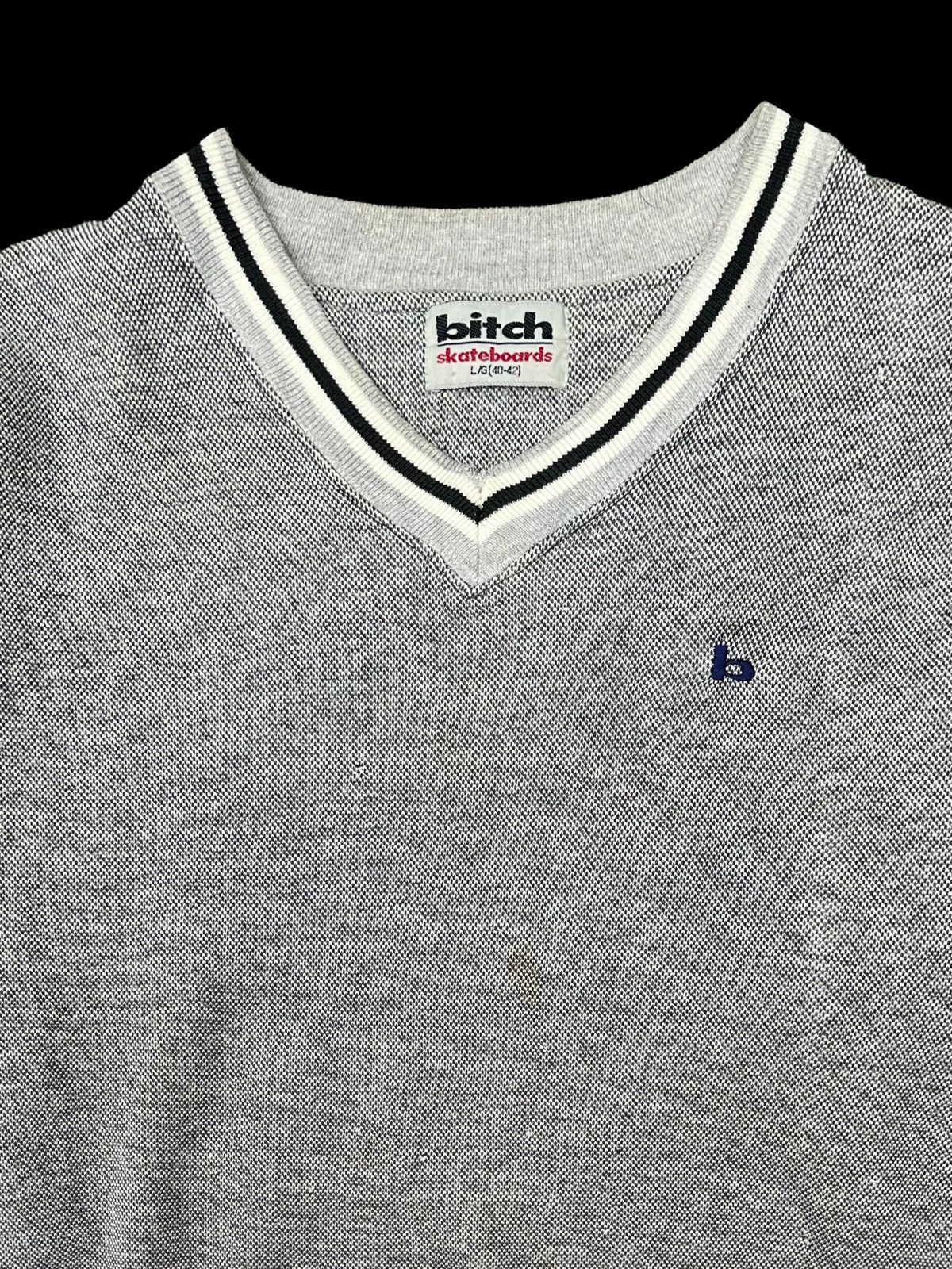 Designer VTG 90s BITCH SKATEBOARD V-NECK EMBROIDERY LOGO SWEATSHIRT Size US M / EU 48-50 / 2 - 4 Thumbnail