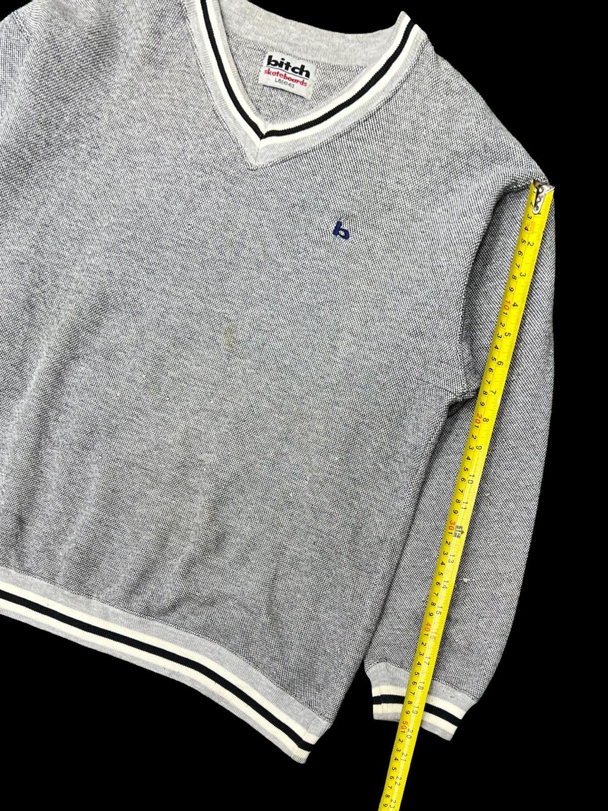 Designer VTG 90s BITCH SKATEBOARD V-NECK EMBROIDERY LOGO SWEATSHIRT Size US M / EU 48-50 / 2 - 15 Thumbnail
