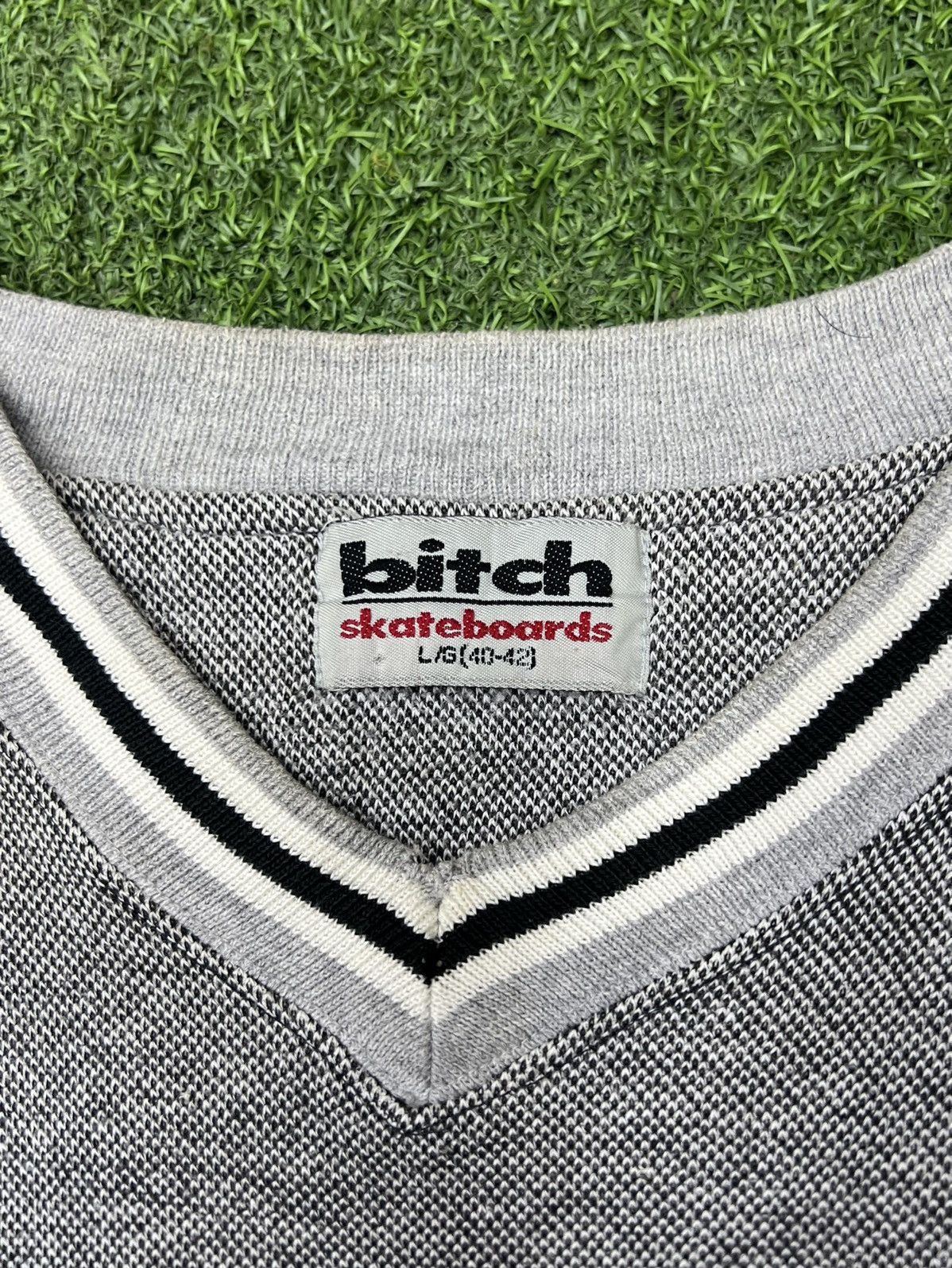 Designer VTG 90s BITCH SKATEBOARD V-NECK EMBROIDERY LOGO SWEATSHIRT Size US M / EU 48-50 / 2 - 3 Thumbnail