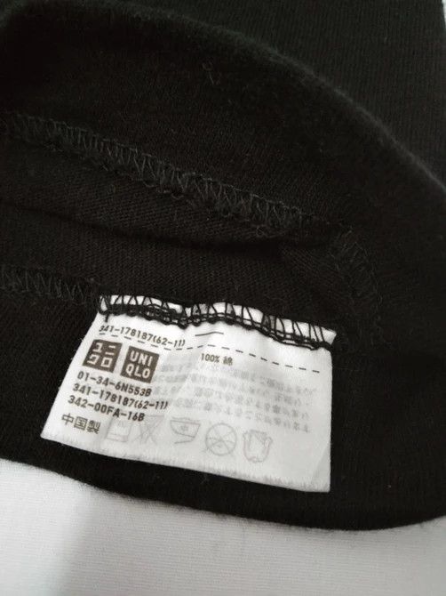Kaws × Uniqlo Uniqlo x Kaws Pocket Tee Size US M / EU 48-50 / 2 - 5 Thumbnail