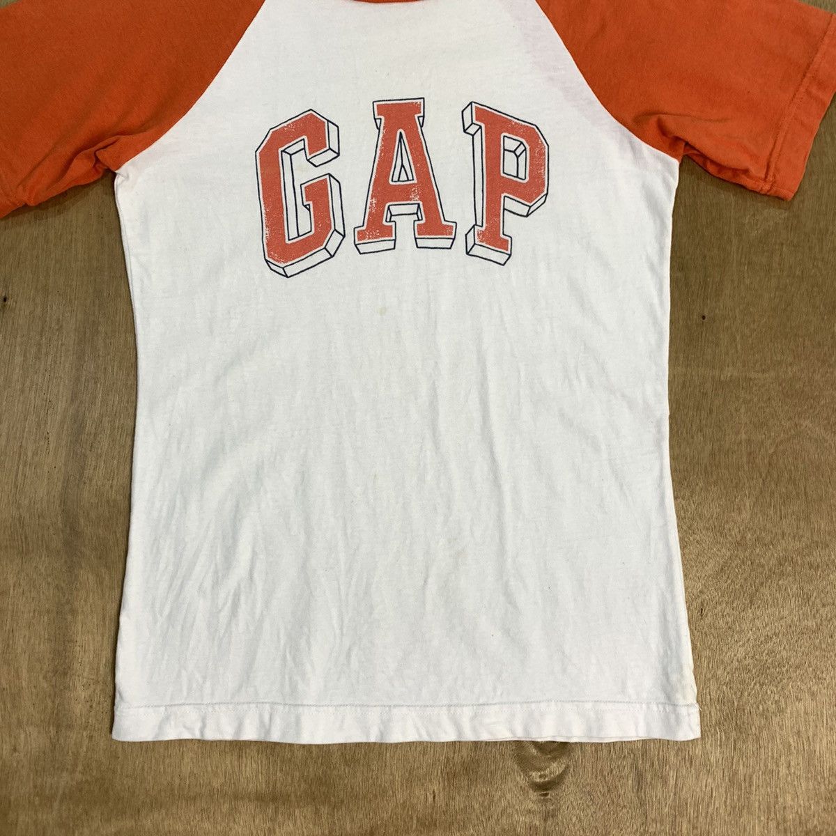 Gap × Japanese Brand GAP 3D Isometric Graphic Big Logo Raglan Summer Surf Tshirt Size US S / EU 44-46 / 1 - 4 Thumbnail