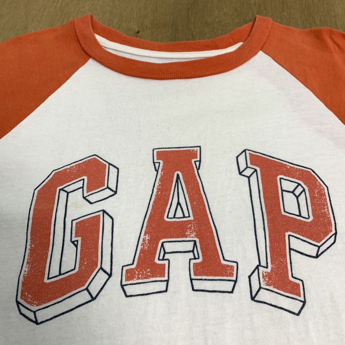 Gap × Japanese Brand GAP 3D Isometric Graphic Big Logo Raglan Summer Surf Tshirt Size US S / EU 44-46 / 1 - 7 Thumbnail
