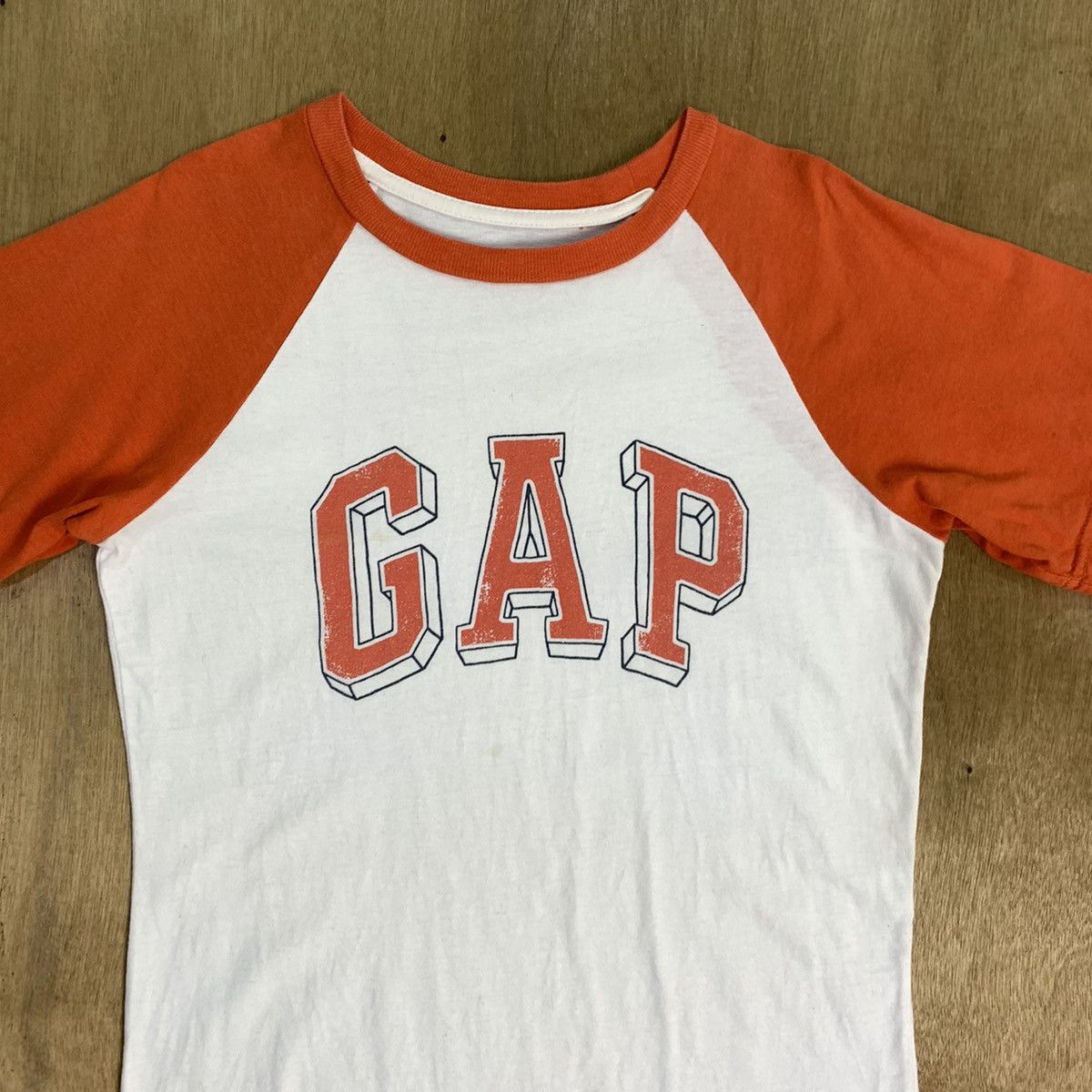Gap × Japanese Brand GAP 3D Isometric Graphic Big Logo Raglan Summer Surf Tshirt Size US S / EU 44-46 / 1 - 3 Thumbnail