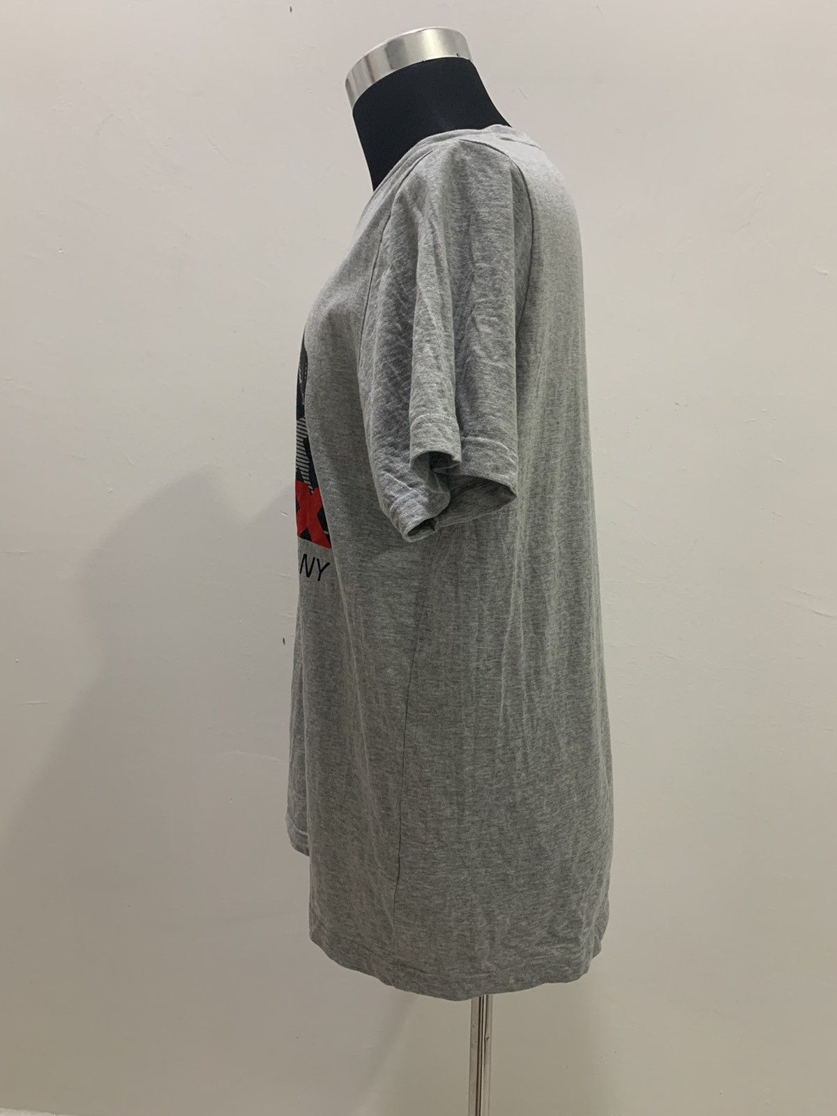 Uniqlo UNIQLO Minox Germany License to Shoot Photographer Tshirt Size US XL / EU 56 / 4 - 5 Thumbnail