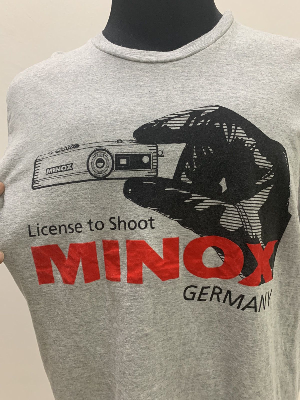 Uniqlo UNIQLO Minox Germany License to Shoot Photographer Tshirt Size US XL / EU 56 / 4 - 7 Thumbnail
