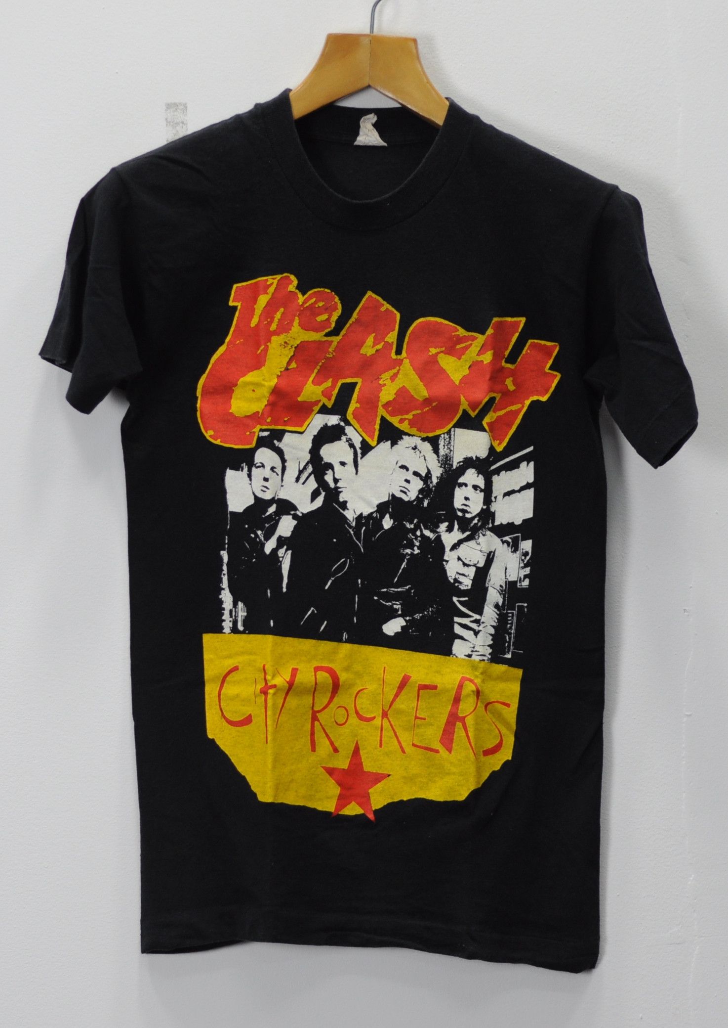 Vintage Vintage 1980s The Clash T Shirt City Rocker Punk Rock Size US S / EU 44-46 / 1 - 1 Thumbnail