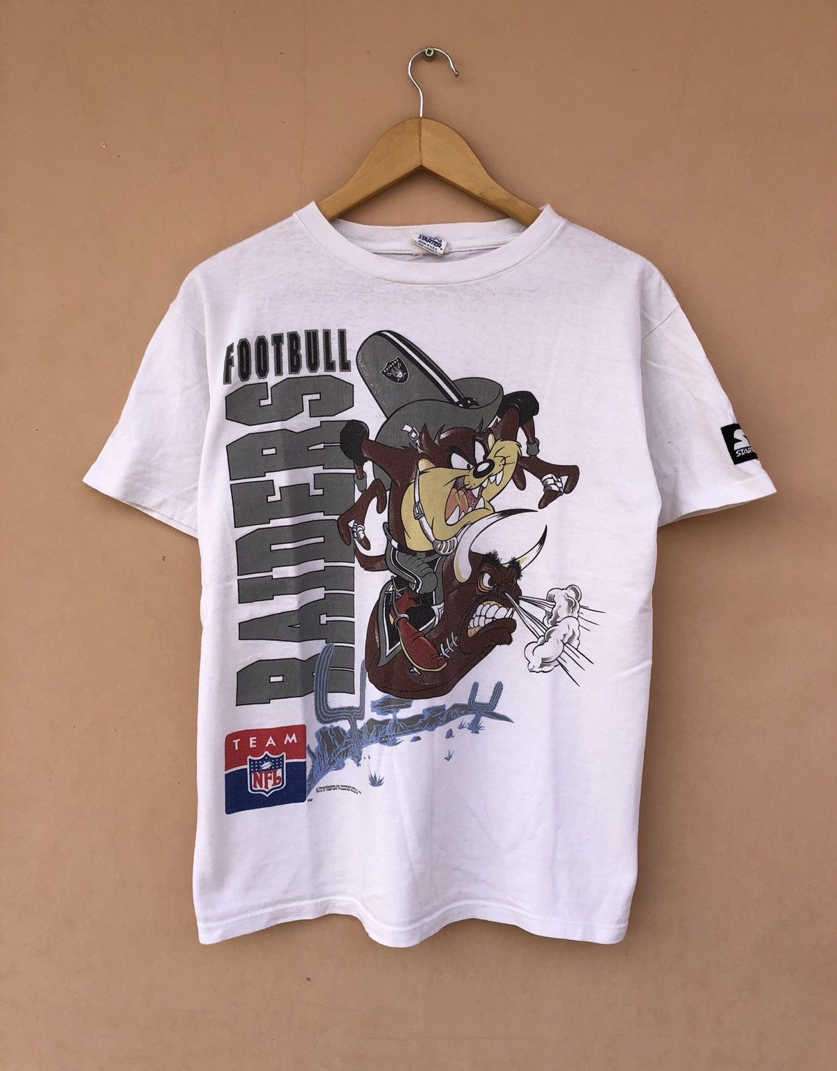 NFL Vintage 1996 Los Angeles Raiders Taz Tazmanian Devil NFL Tee Size US M / EU 48-50 / 2 - 1 Thumbnail
