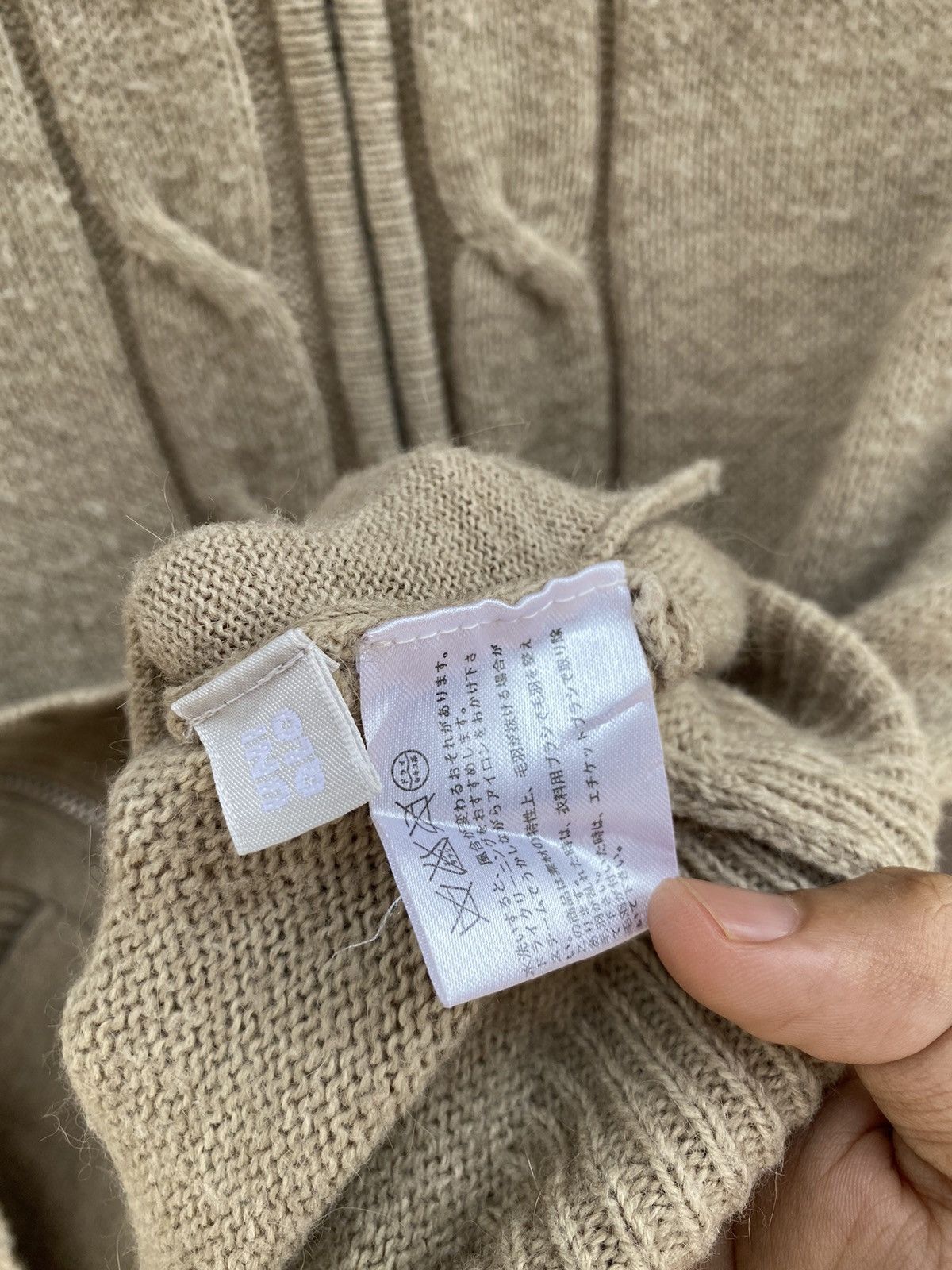 Beauty Beast 💥Vintage Japanese Brand “UNIQLO” Knitwear Hoodie Size US M / EU 48-50 / 2 - 5 Thumbnail