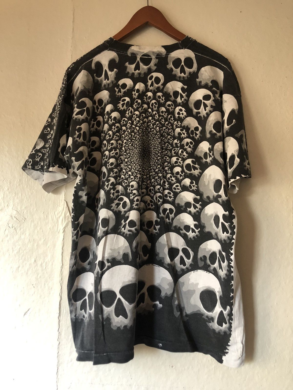 Liquid Blue Vintage 1992 Liquid Blue Skull All Over Print T-shirt Size US XL / EU 56 / 4 - 2 Thumbnail