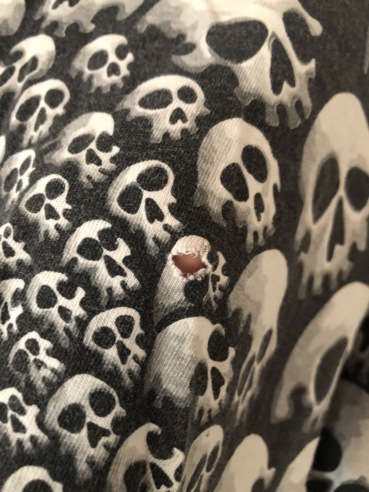 Liquid Blue Vintage 1992 Liquid Blue Skull All Over Print T-shirt Size US XL / EU 56 / 4 - 13 Thumbnail