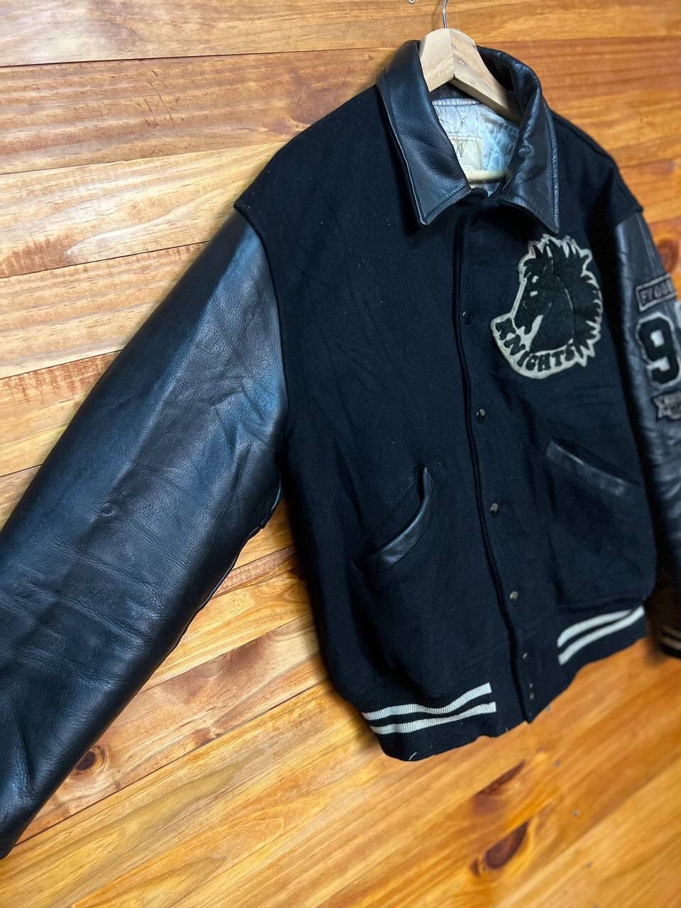Vintage VINTAGE KNIGHT FOOTBALL TEAM WOOL LEATHER VARSITY Size US L / EU 52-54 / 3 - 5 Thumbnail