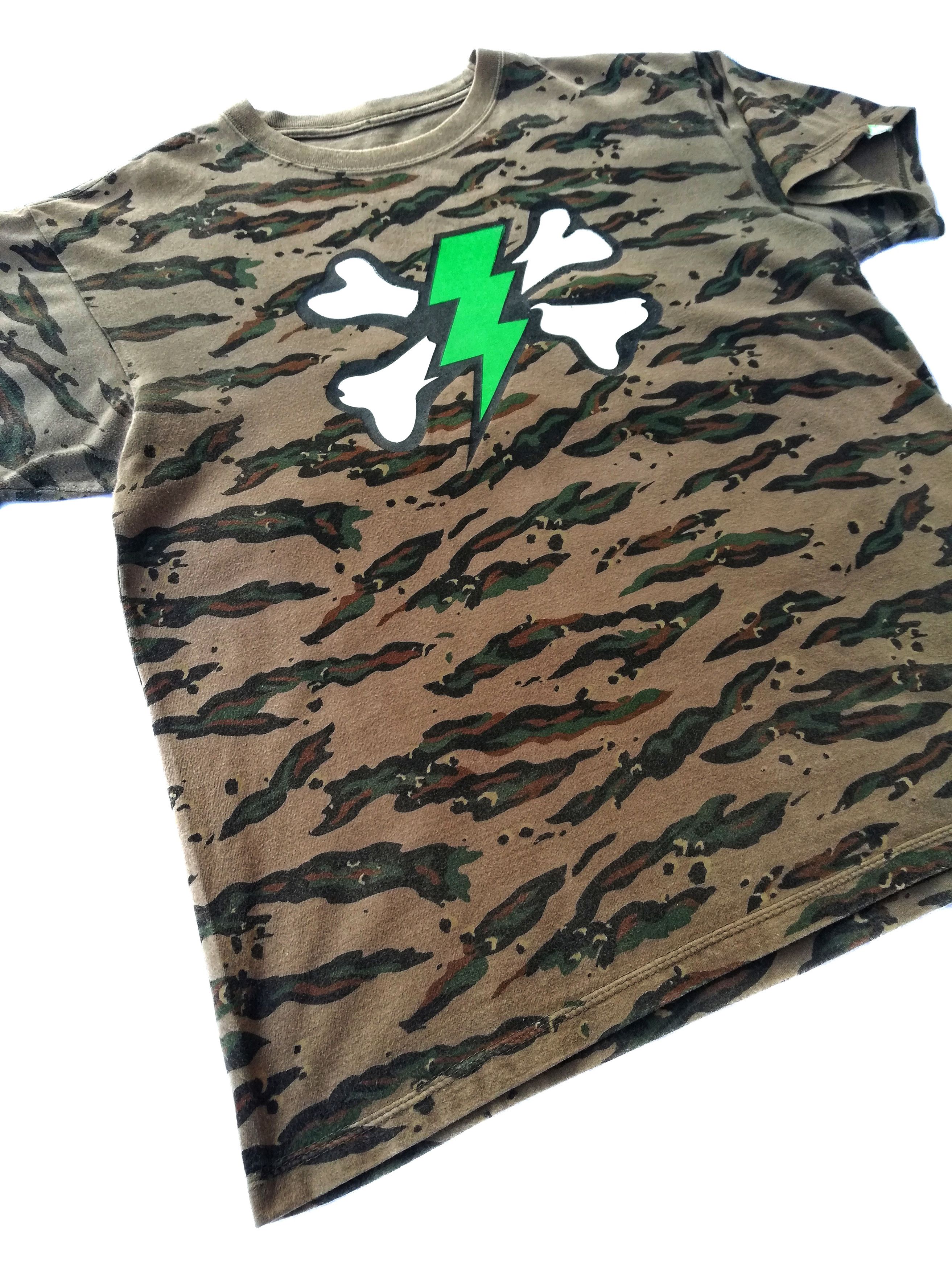 Jun Takahashi 🔥Camo T-Shirt 2000 S/S Collection Thunderbolt Camouflage🔥 Size US M / EU 48-50 / 2 - 6 Thumbnail