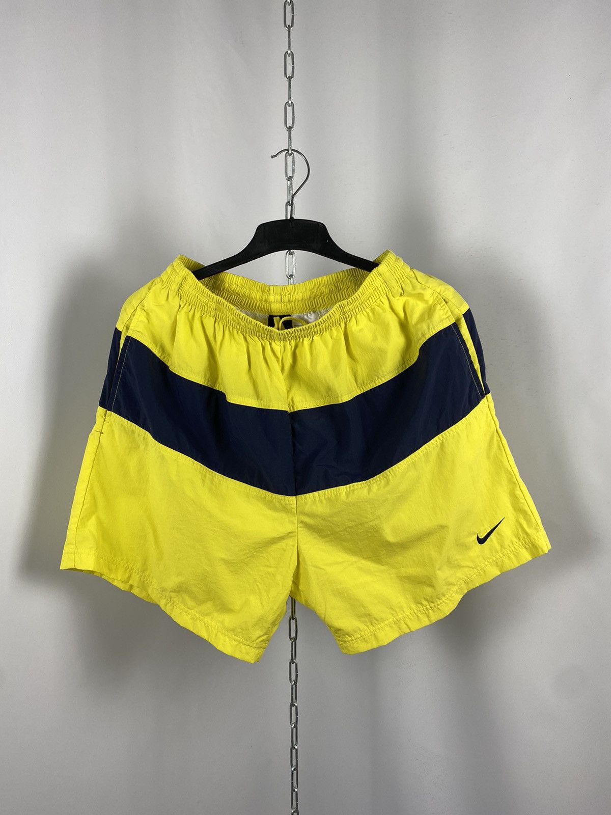 Nike Nike vintage shorts yellow size 36 XL Size US 36 / EU 52 - 2 Thumbnail