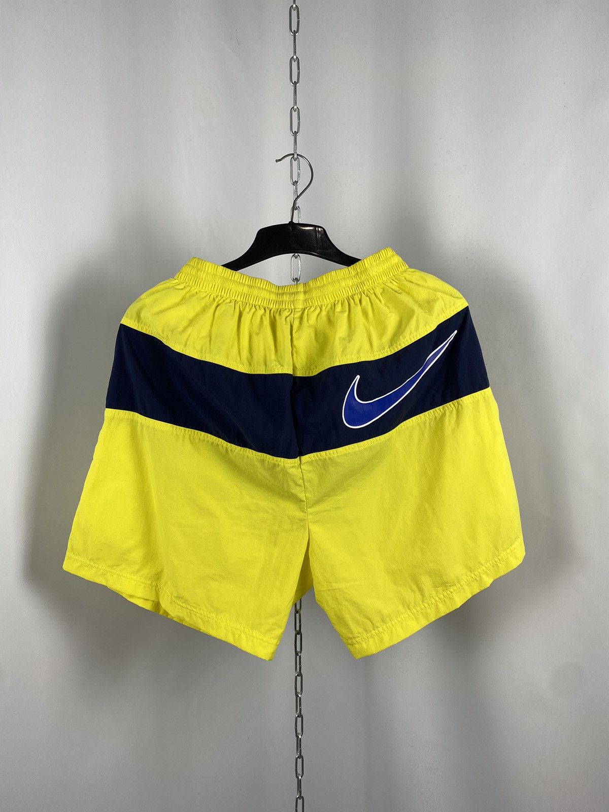 Nike Nike vintage shorts yellow size 36 XL Size US 36 / EU 52 - 1 Thumbnail