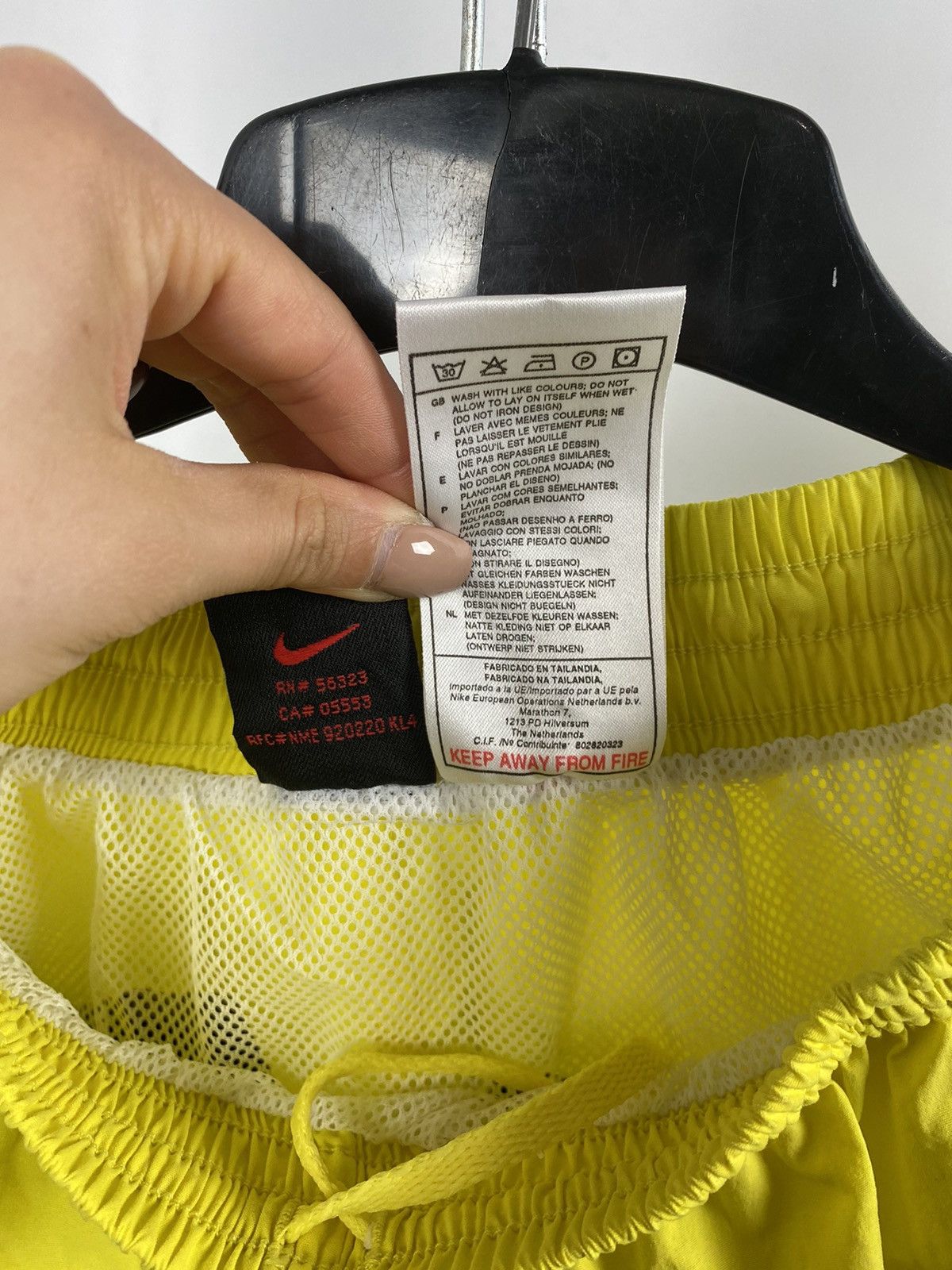 Nike Nike vintage shorts yellow size 36 XL Size US 36 / EU 52 - 5 Thumbnail
