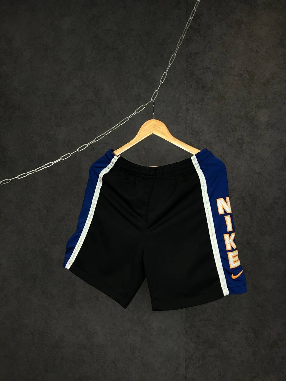 Nike Nike swoosh streetwear vintage big logo shorts Size US 30 / EU 46 - 1 Thumbnail