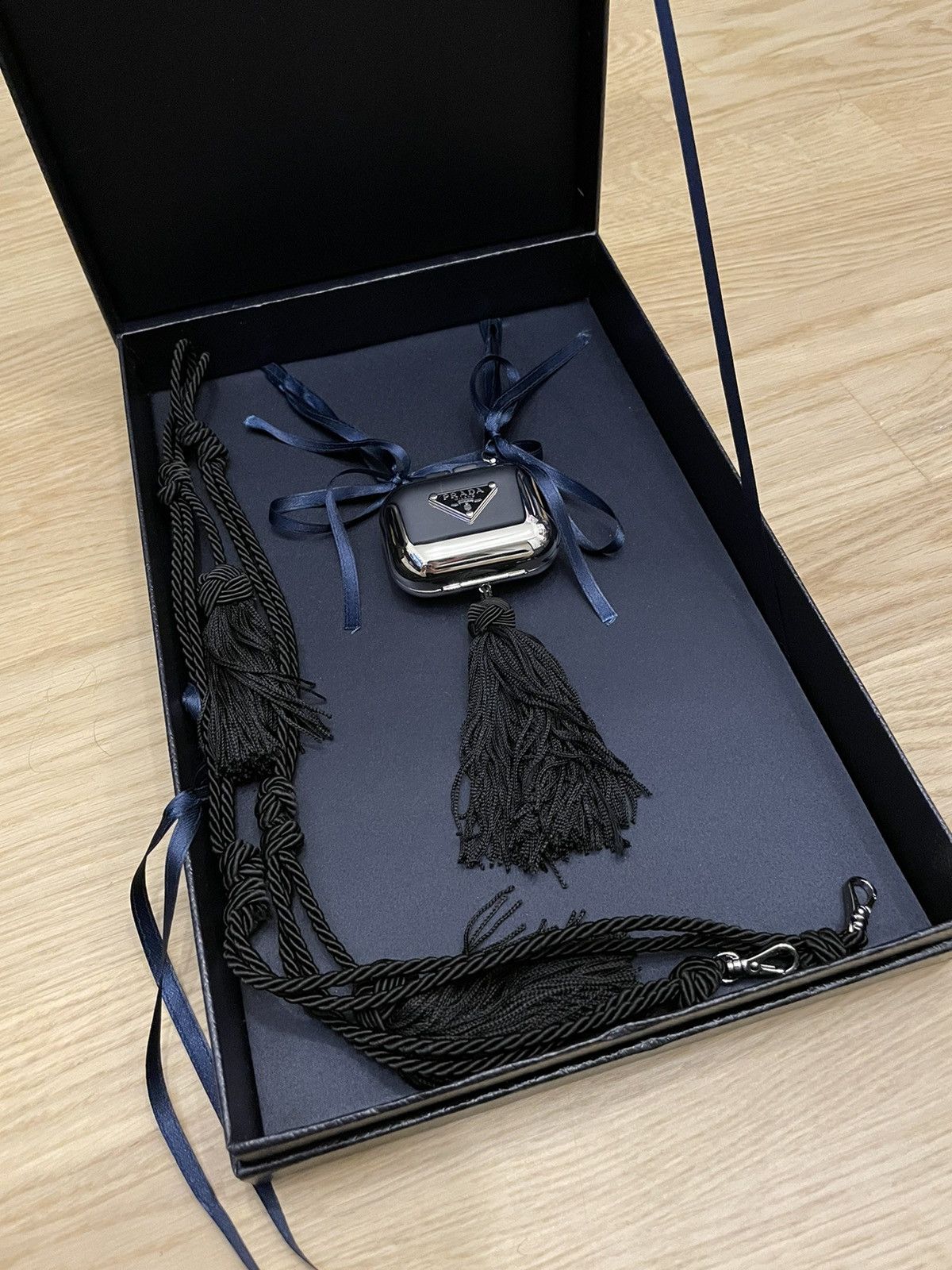 Prada Prada AirPod pro special edition case with tassels Size ONE SIZE - 3 Thumbnail