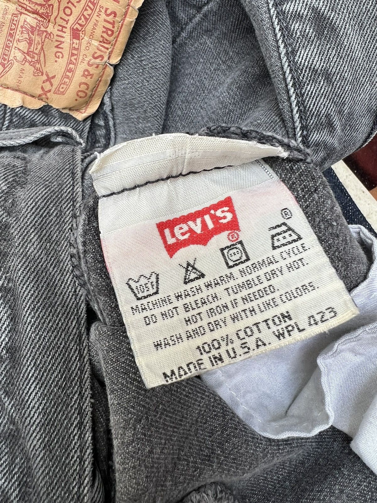Levi's Vintage 1995 Levi’s 501 USA Fade Super Black Denim Jeans Size US 32 / EU 48 - 19 Thumbnail