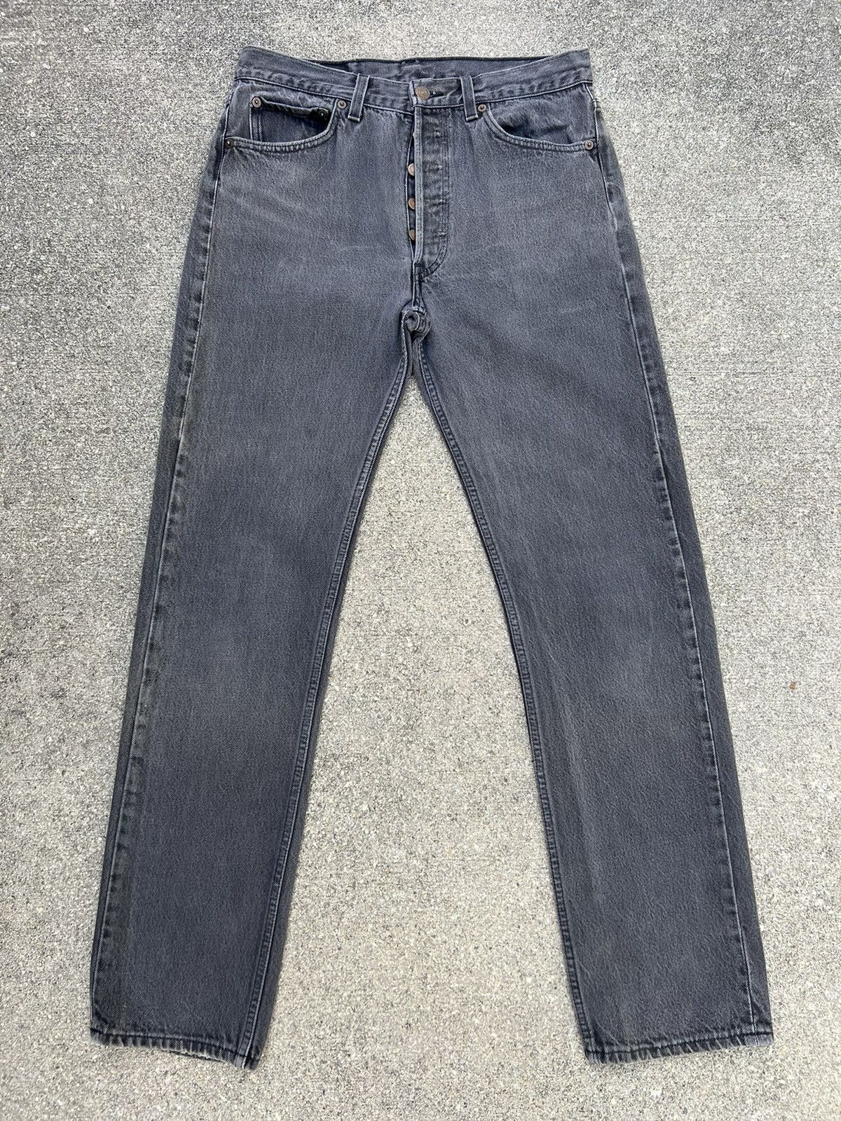 Levi's Vintage 1995 Levi’s 501 USA Fade Super Black Denim Jeans Size US 32 / EU 48 - 1 Thumbnail