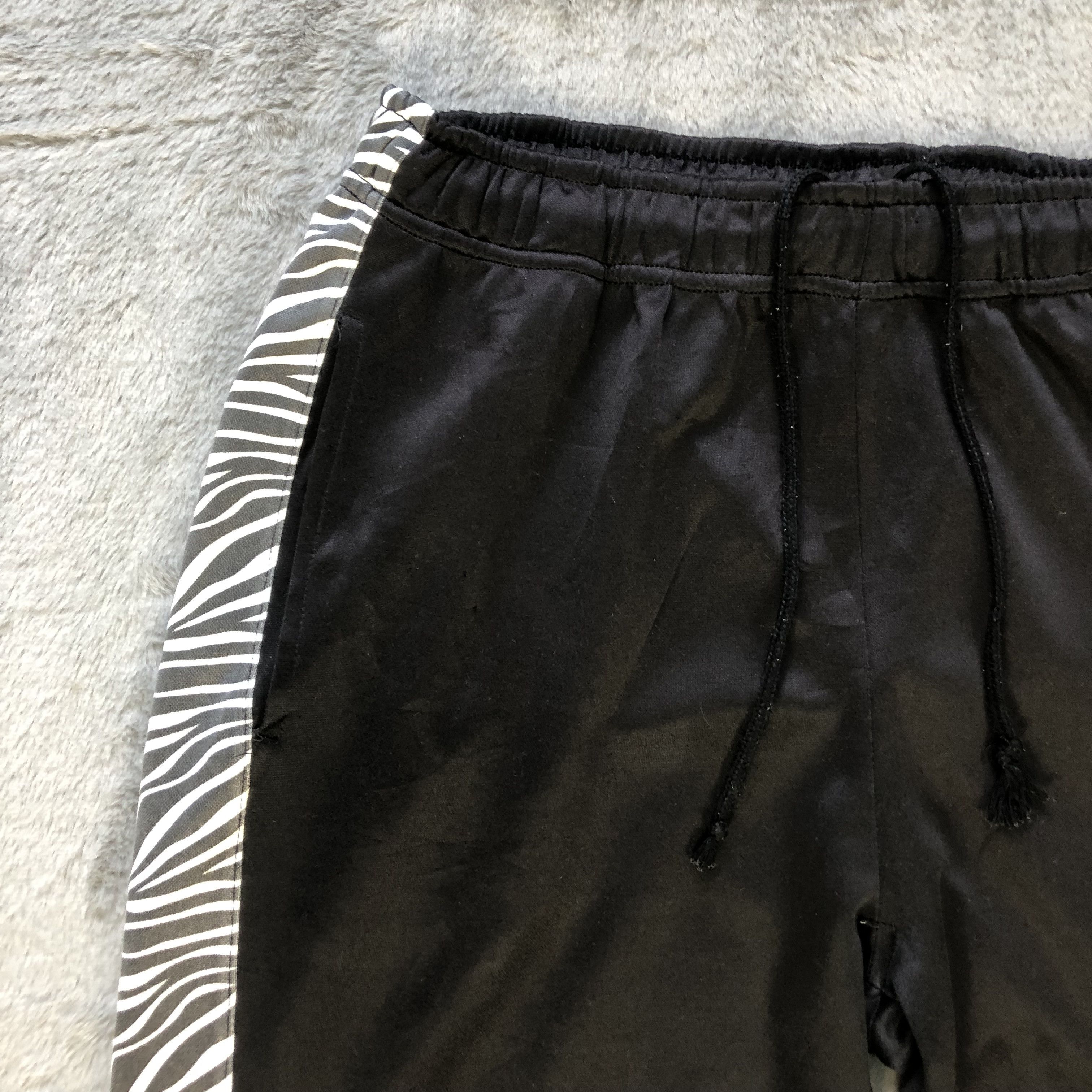 Japanese Brand HELLO KITTY ZEBRA STRIPES TRACK PANTS #6668-79 Size US 34 / EU 50 - 3 Thumbnail