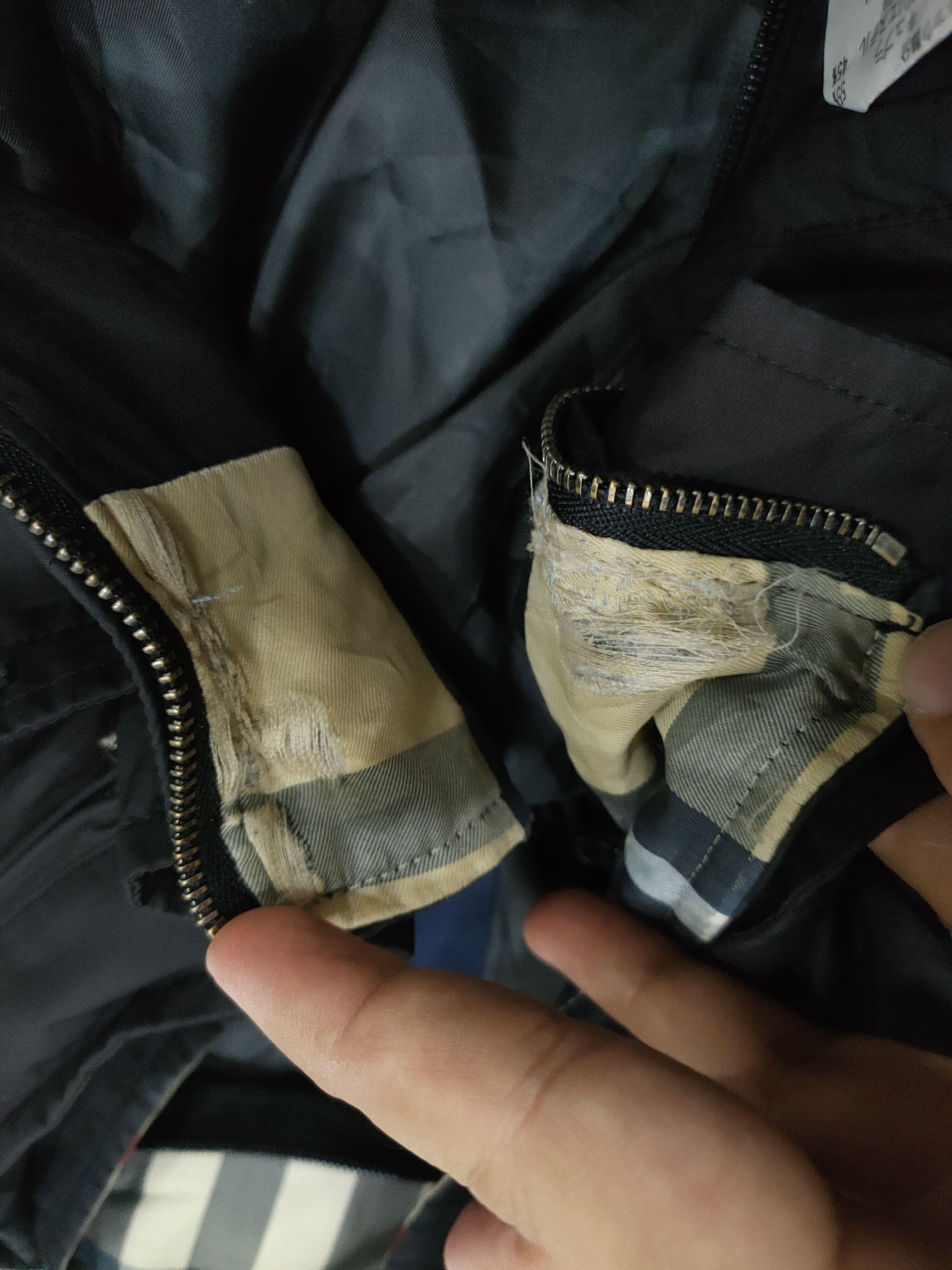 Burberry FADED DISTRESSED WINDBREAKER JACKET Size US L / EU 52-54 / 3 - 5 Thumbnail