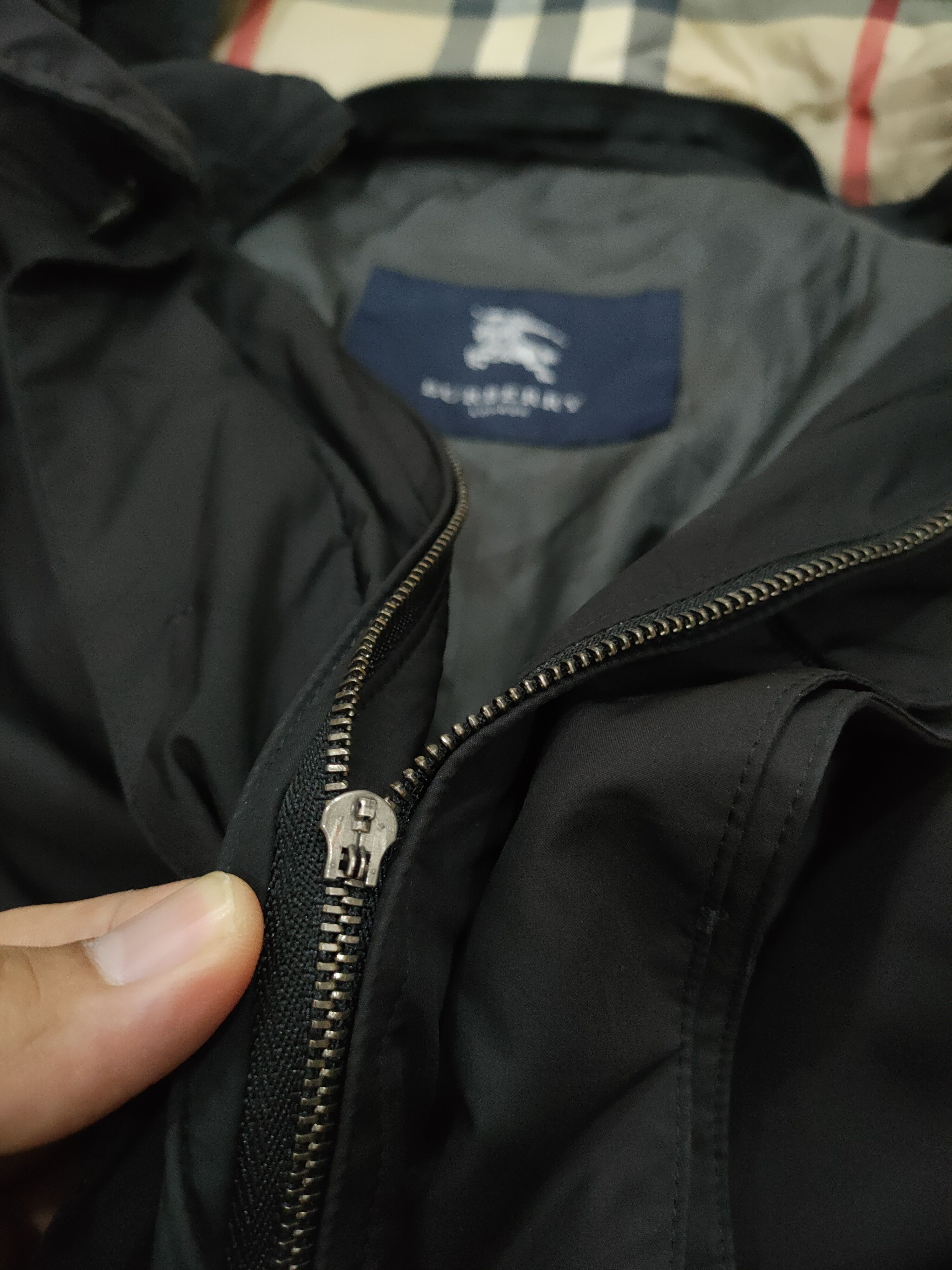 Burberry FADED DISTRESSED WINDBREAKER JACKET Size US L / EU 52-54 / 3 - 3 Thumbnail