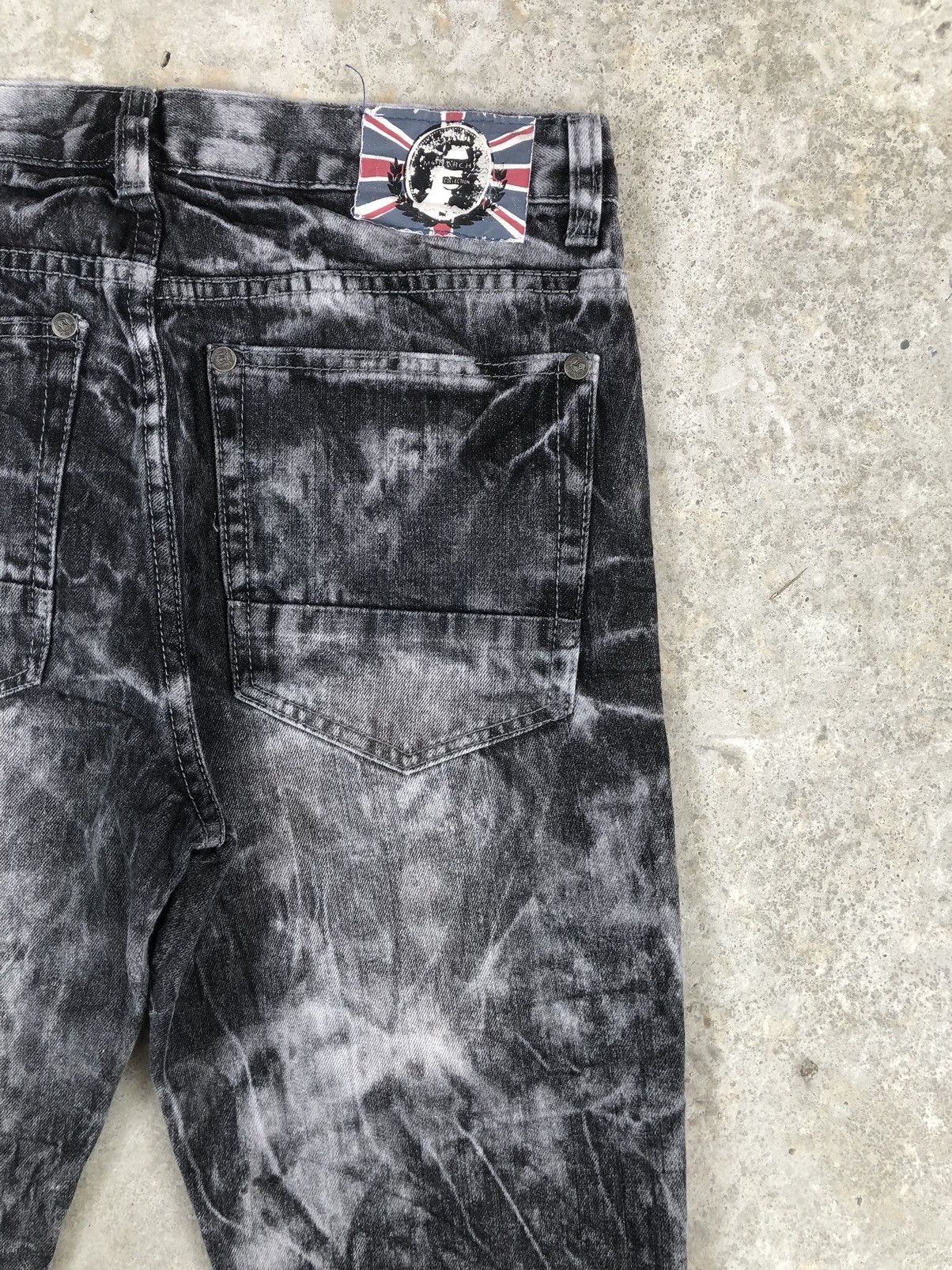 Who Decides War Japanese Monarchy Punk Style Distressed Jeans Acid Wash Size US 34 / EU 50 - 10 Thumbnail