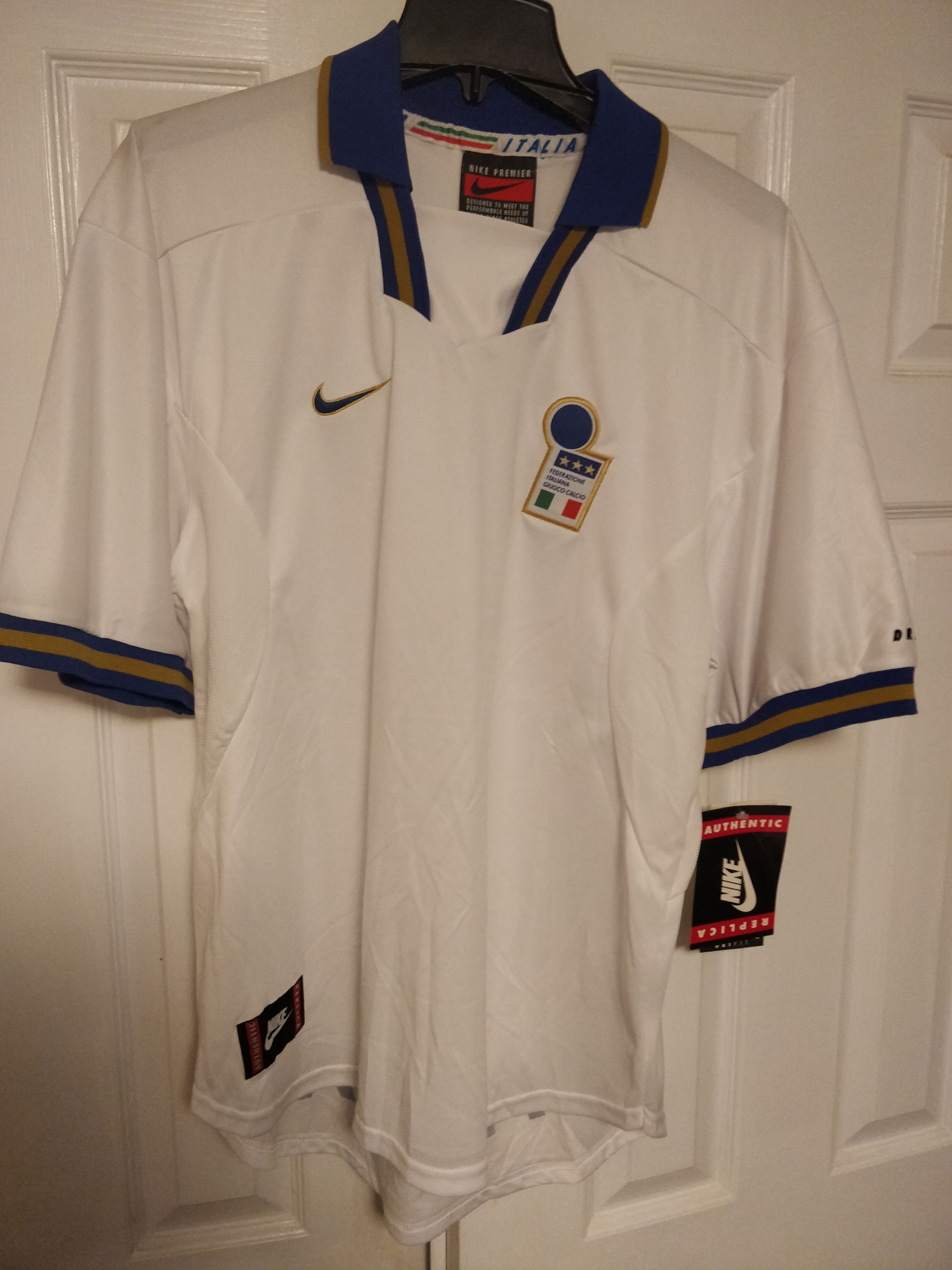 Nike Italy BNWT 1996 Away Jersey Nike Size US XL / EU 56 / 4 - 1 Thumbnail