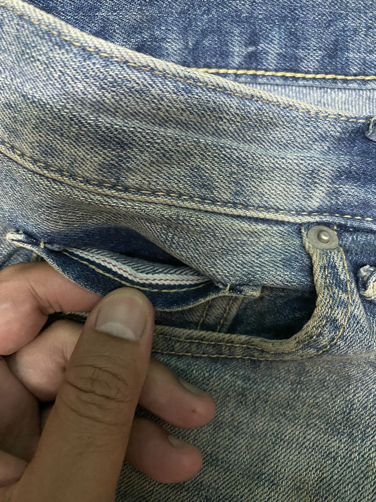 Japanese Brand DISTRESSED UNIQLO SELVAGE DENIM SIZE 30 Size US 30 / EU 46 - 4 Thumbnail